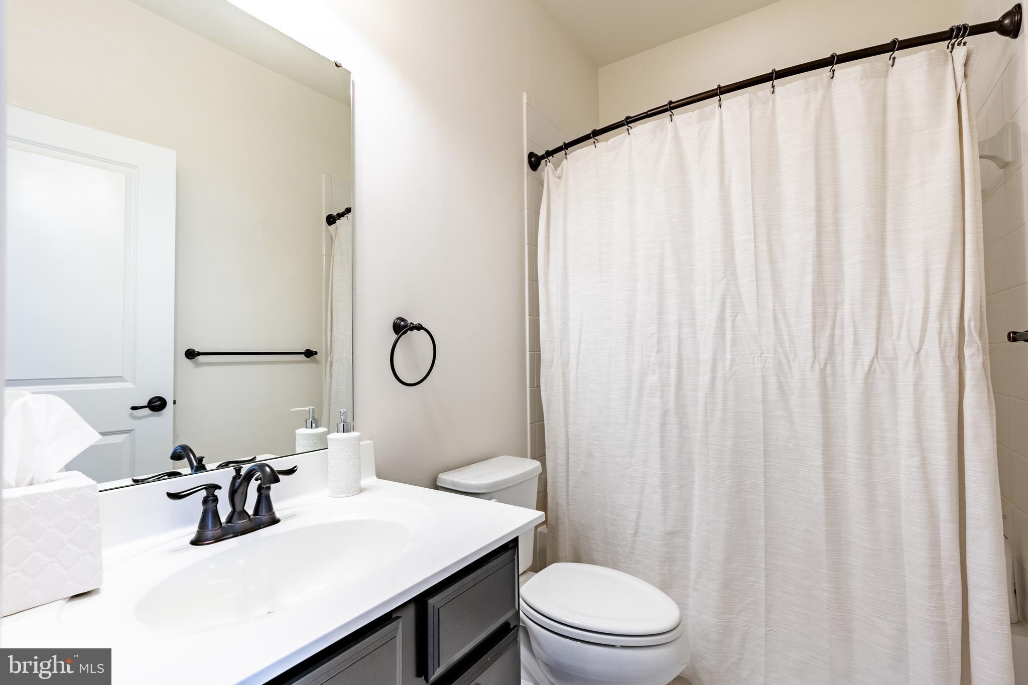 CREEKSIDE VILLAGE AT TANYARD SPRINGS - Residential