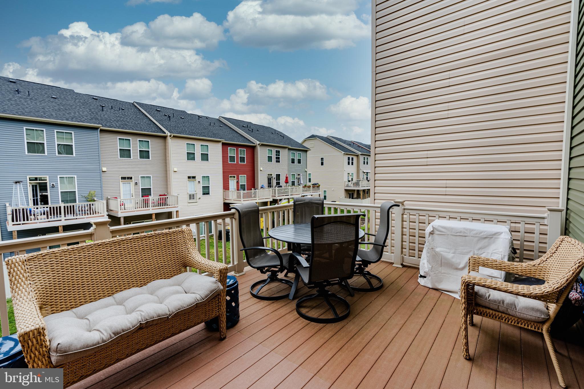 CREEKSIDE VILLAGE AT TANYARD SPRINGS - Residential