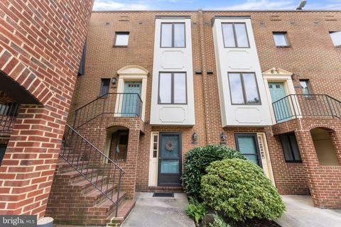 Photo of 1414 12th Street N #1414B, ARLINGTON, VA 22209 (MLS # VAAR2072732)