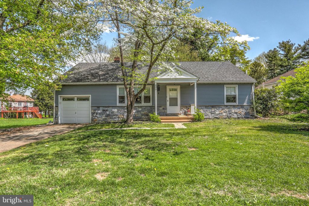 Photo of 433 E ROSEVILLE RD, LANCASTER, PA 17601 (MLS # PALA2033798)