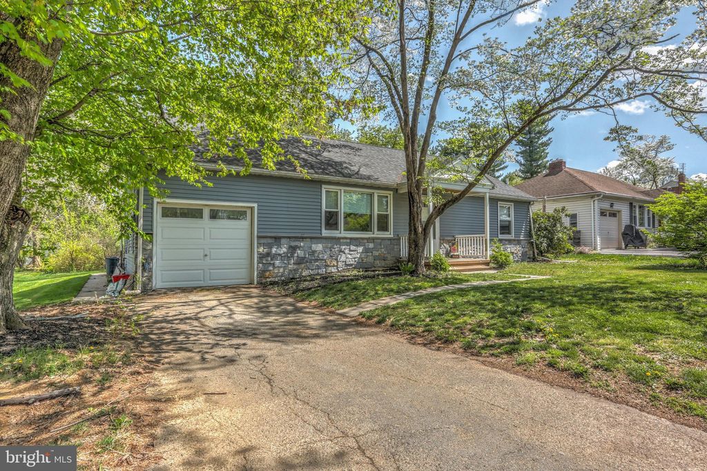 Photo of 433 E ROSEVILLE RD, LANCASTER, PA 17601 (MLS # PALA2033798)