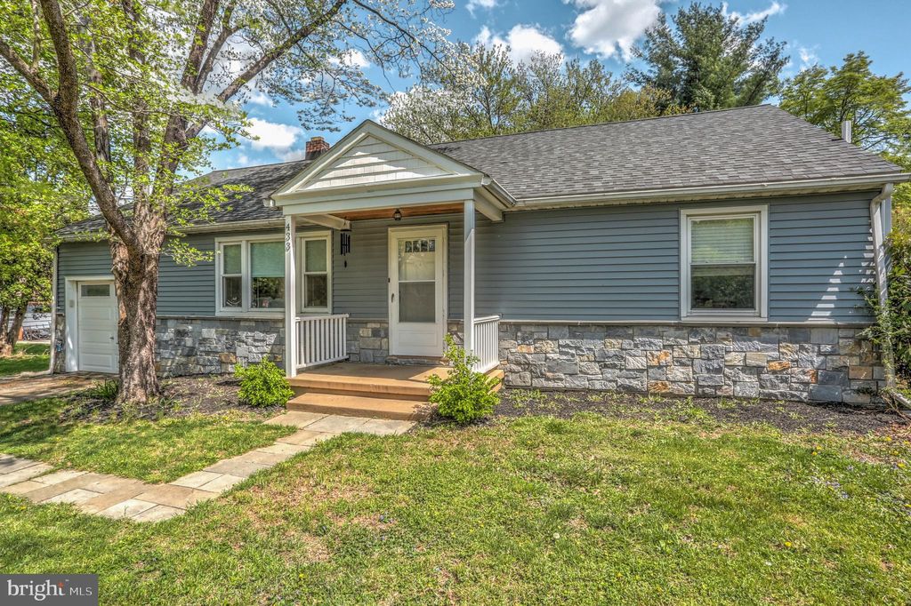 Photo of 433 E ROSEVILLE RD, LANCASTER, PA 17601 (MLS # PALA2033798)