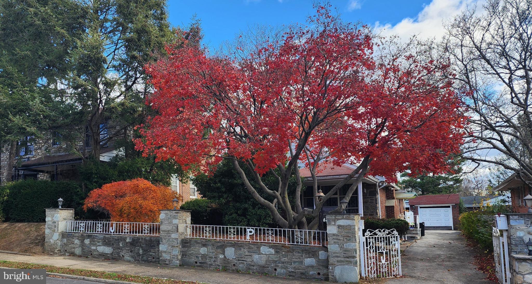 EAST OAK LANE - Residential