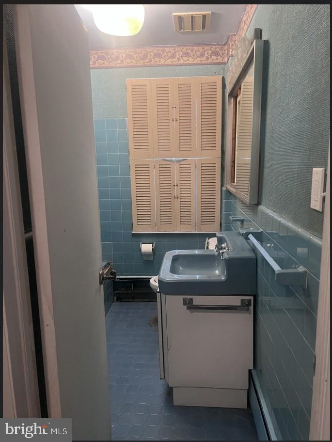 EAST OAK LANE - Residential