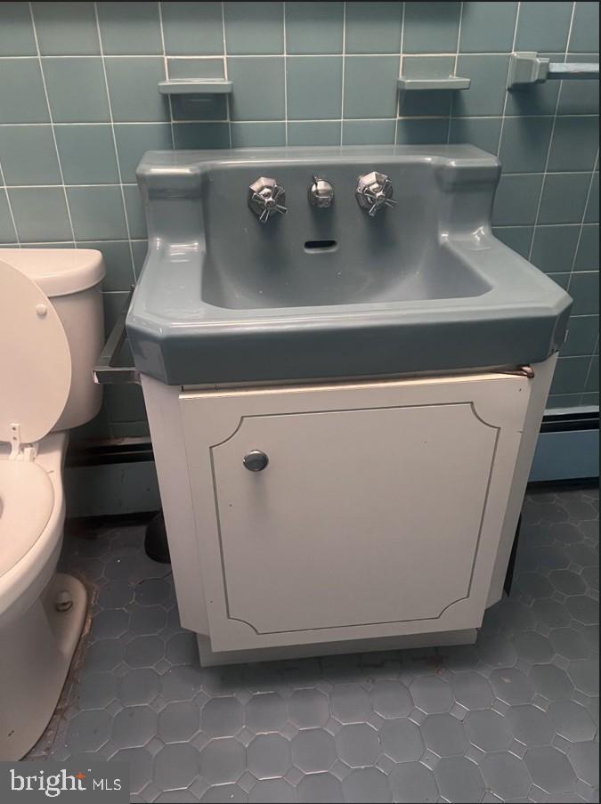 EAST OAK LANE - Residential