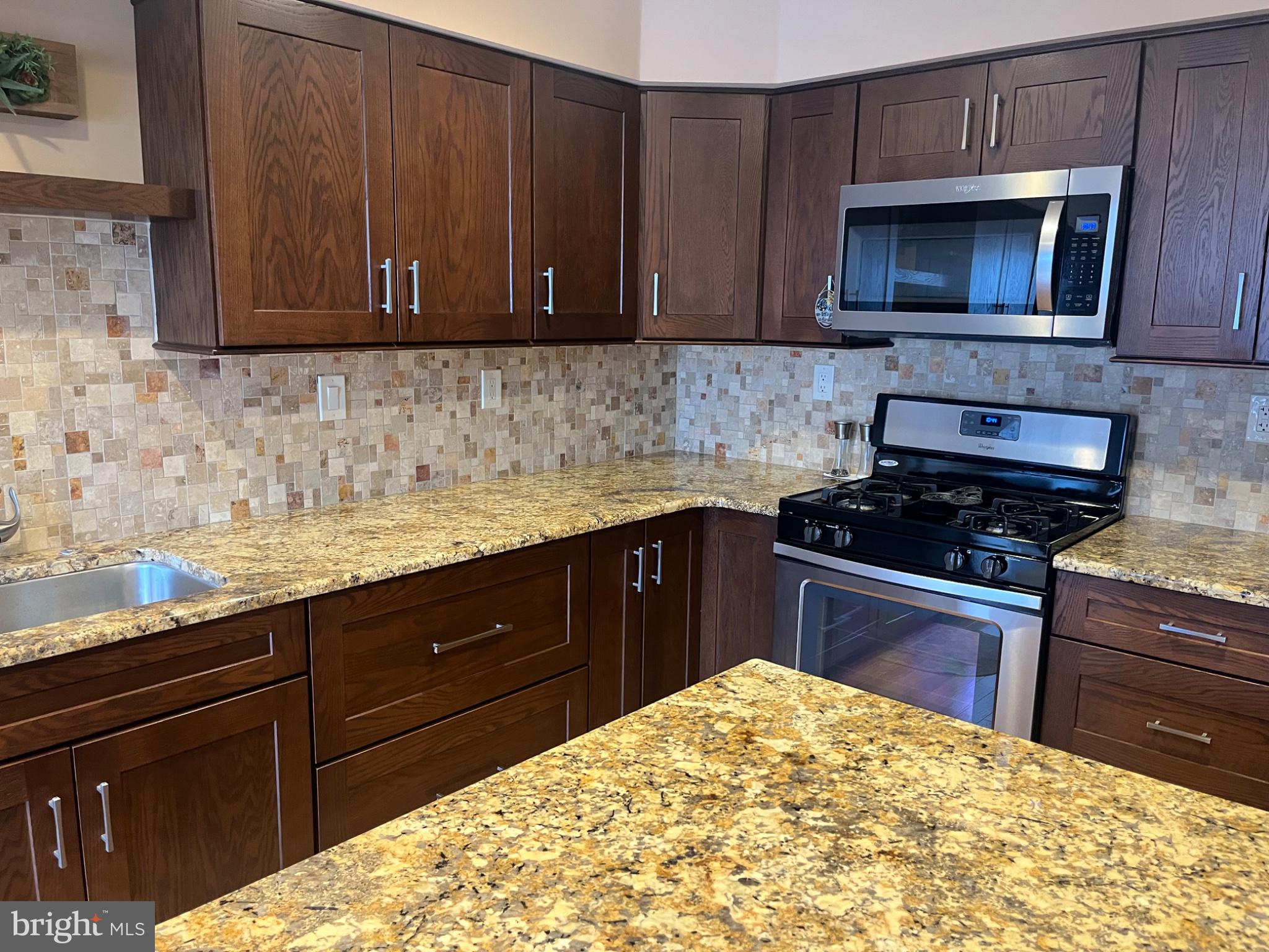 COUNTRY CROSSING - Residential