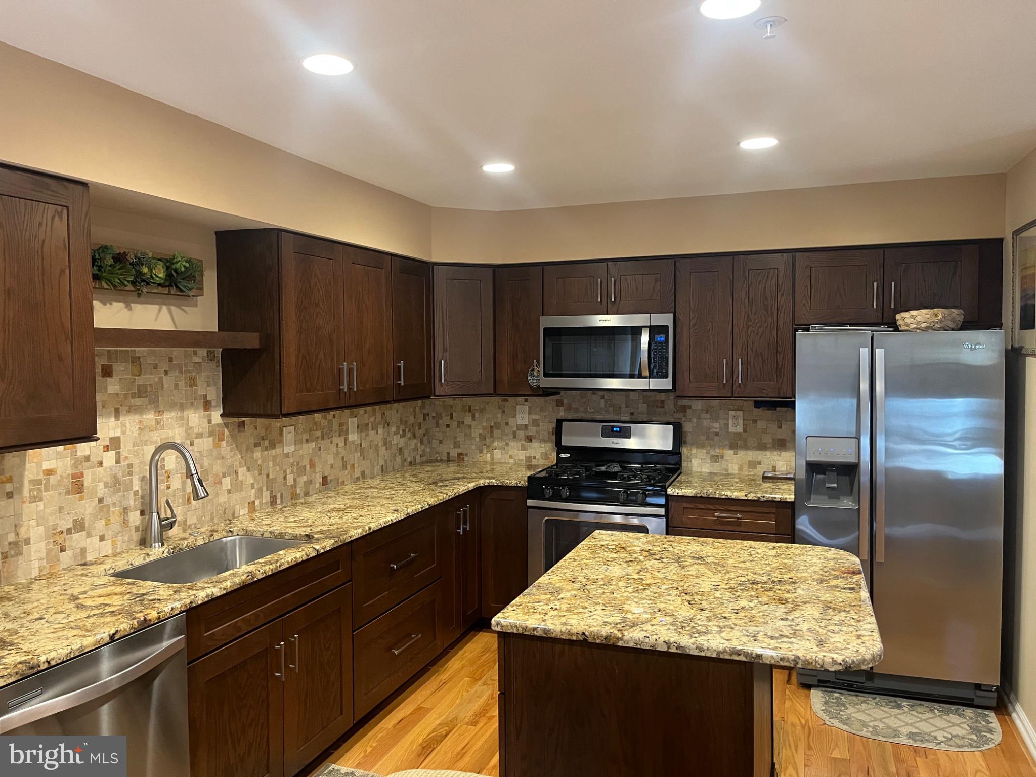 COUNTRY CROSSING - Residential