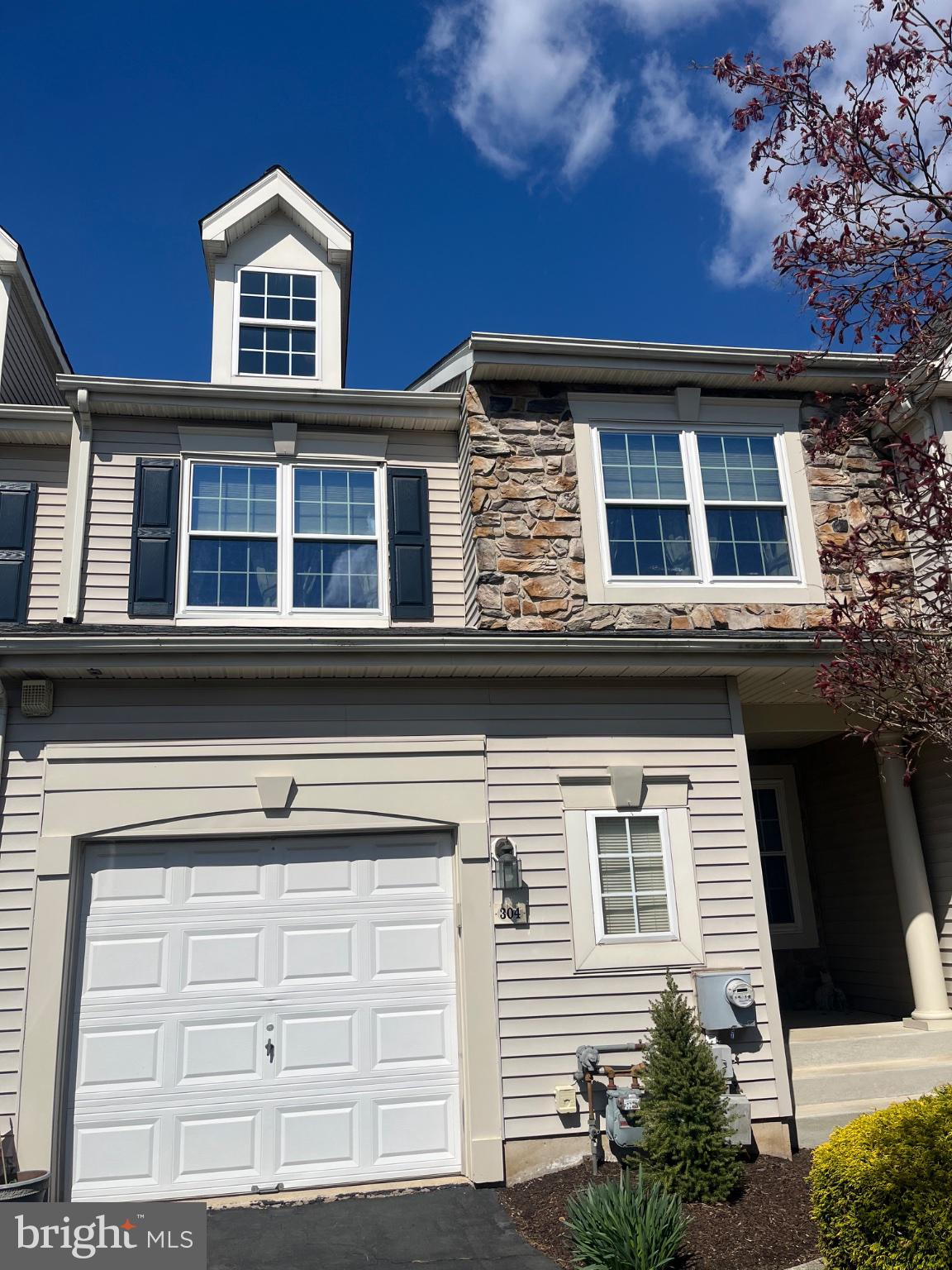 COUNTRY CROSSING - Residential