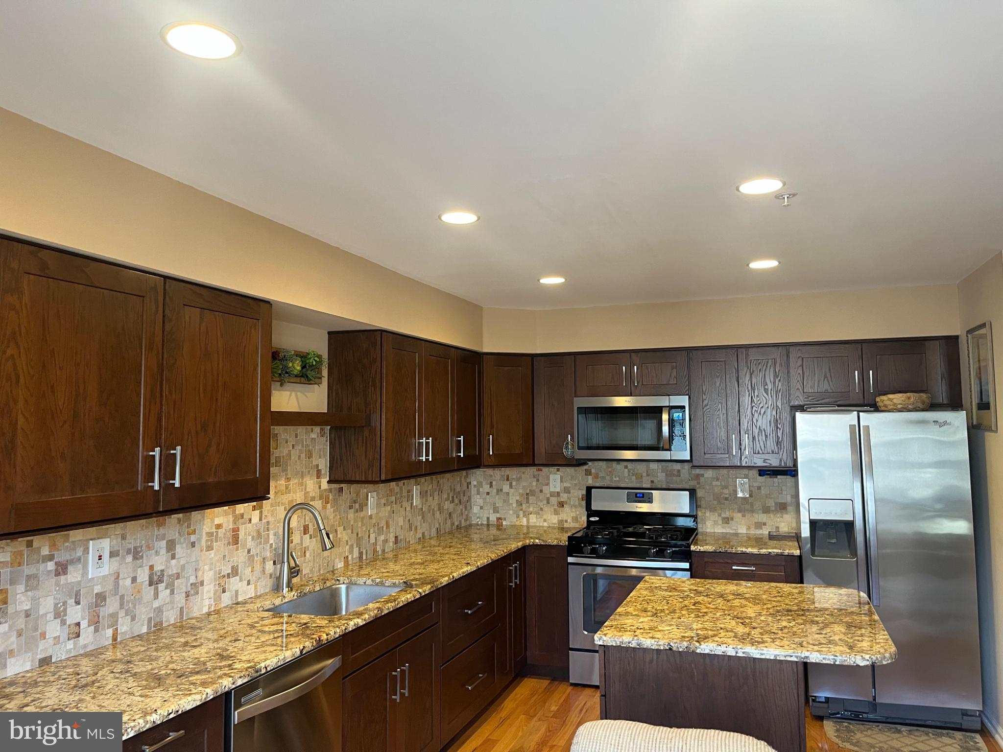 COUNTRY CROSSING - Residential