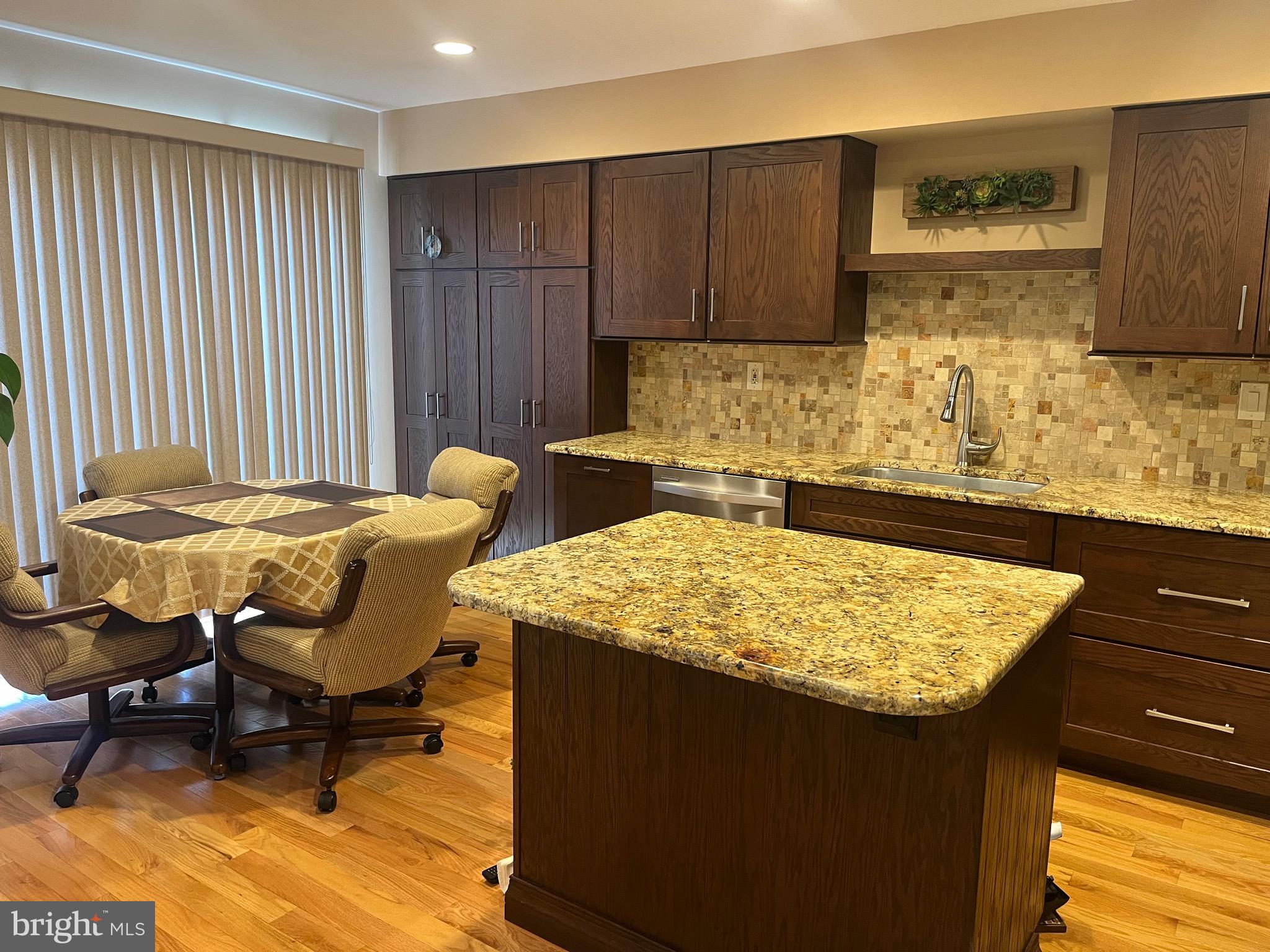 COUNTRY CROSSING - Residential