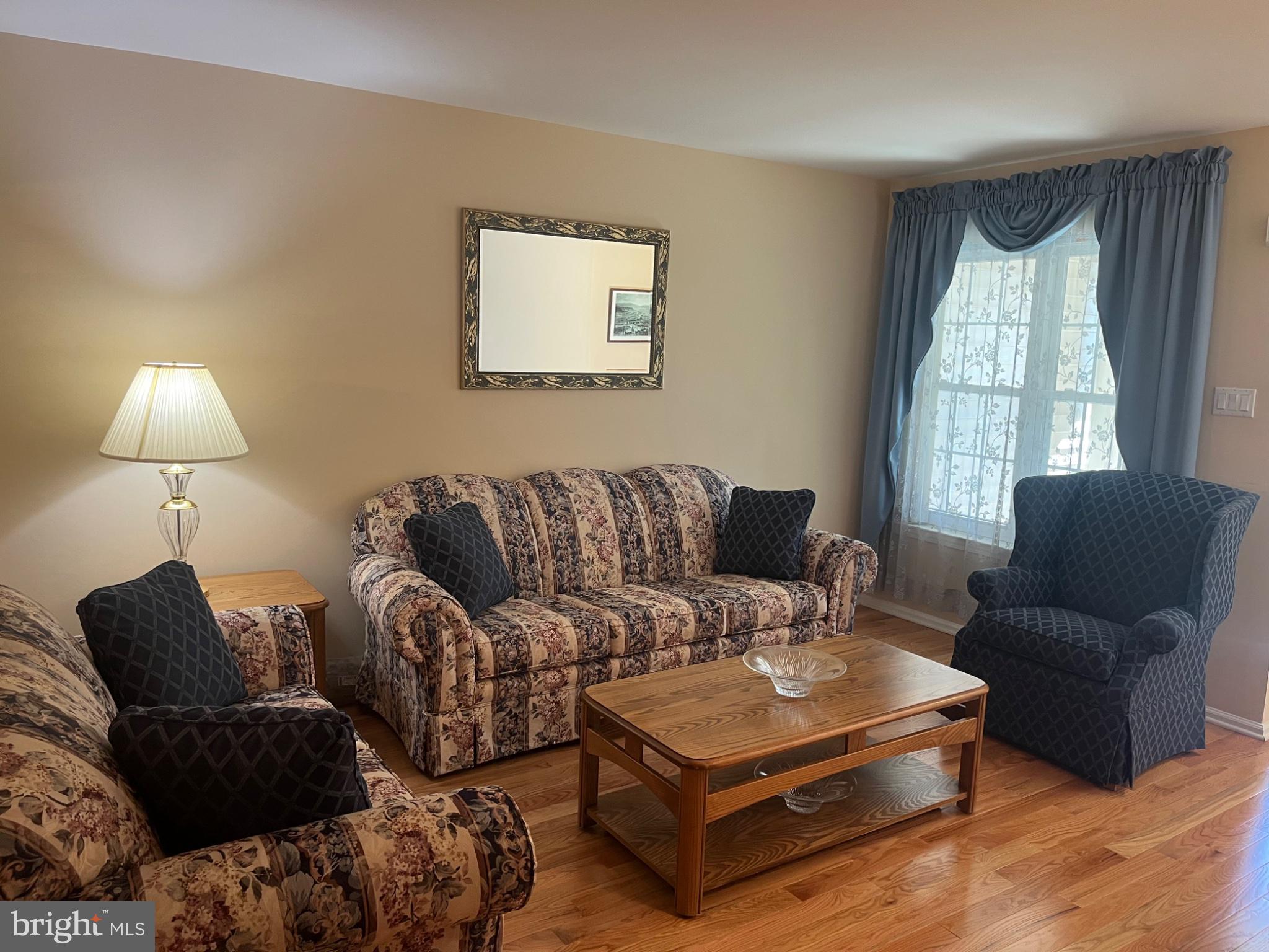 COUNTRY CROSSING - Residential