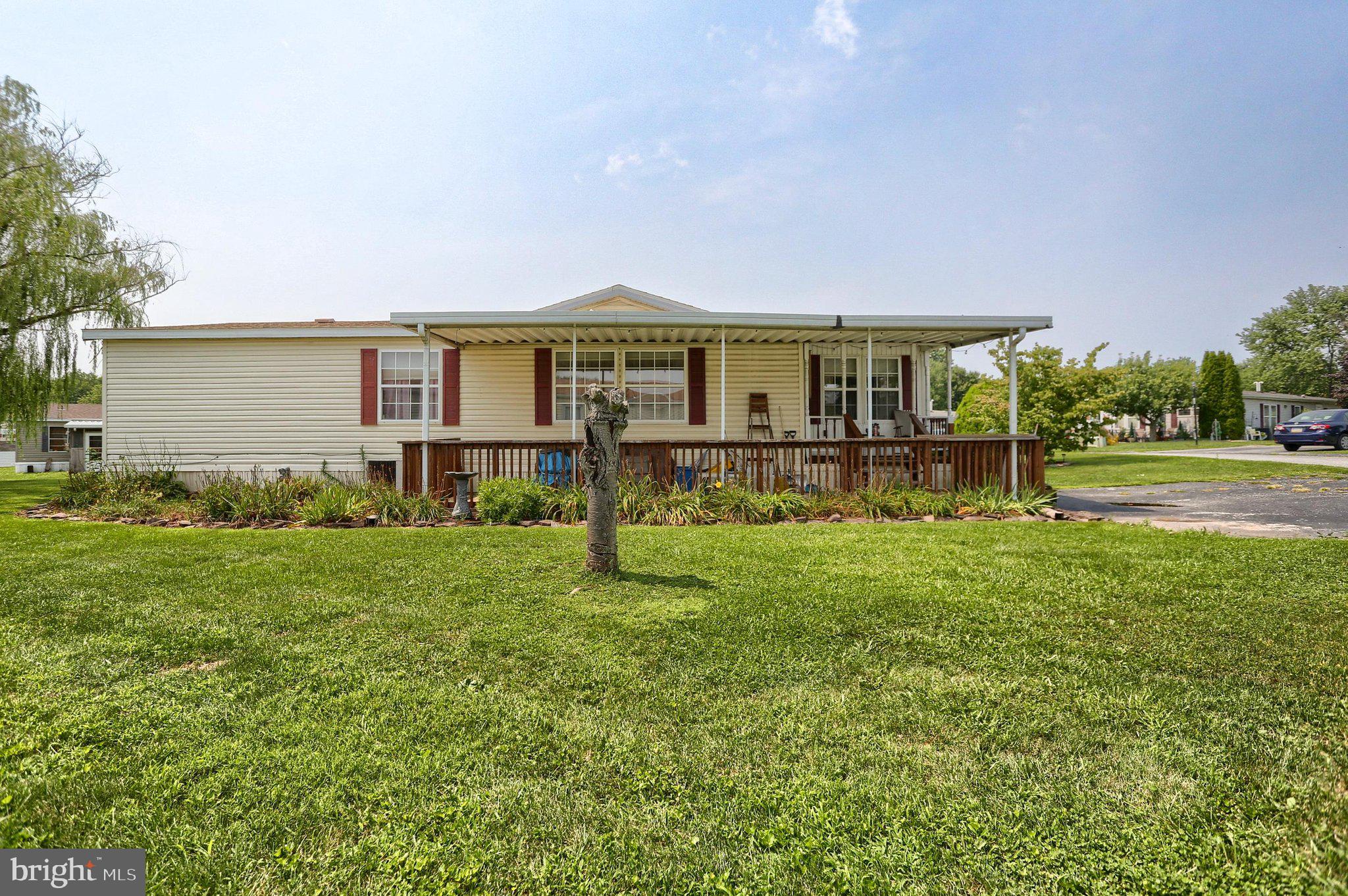 118 HONEY LOCUST CIRCLE