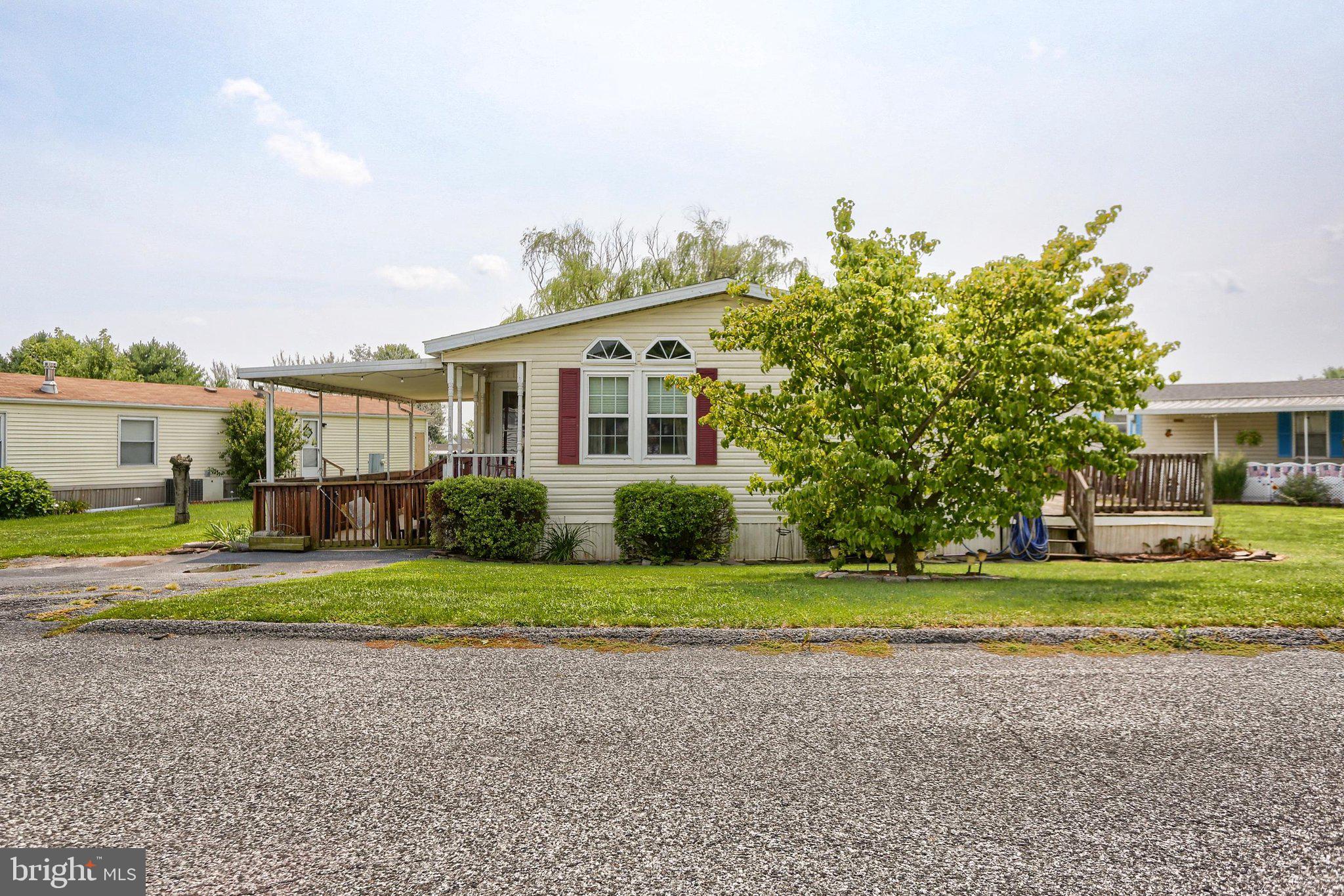 118 HONEY LOCUST CIRCLE