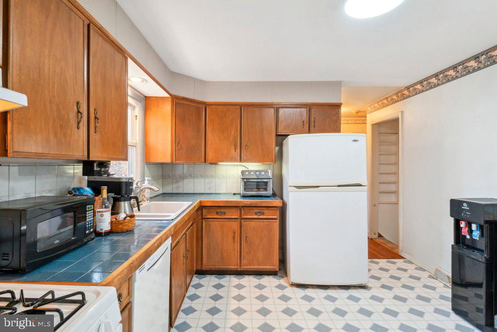 HILLCREST MANOR - Residential