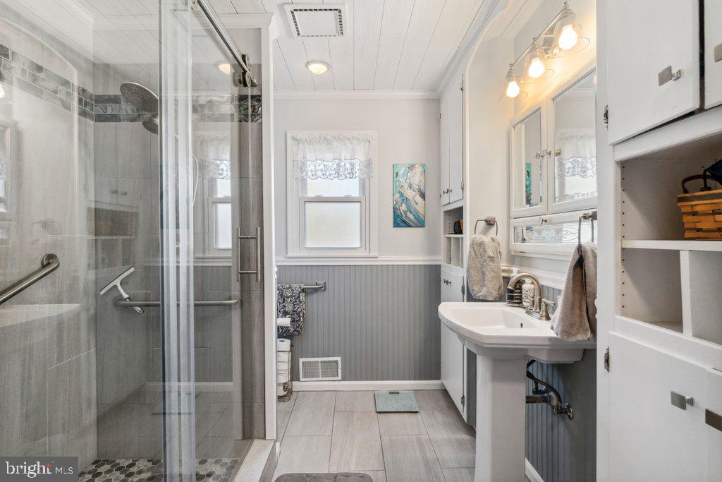 HILLCREST MANOR - Residential