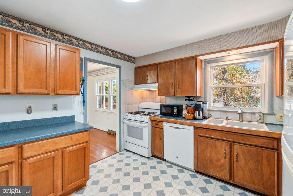 HILLCREST MANOR - Residential