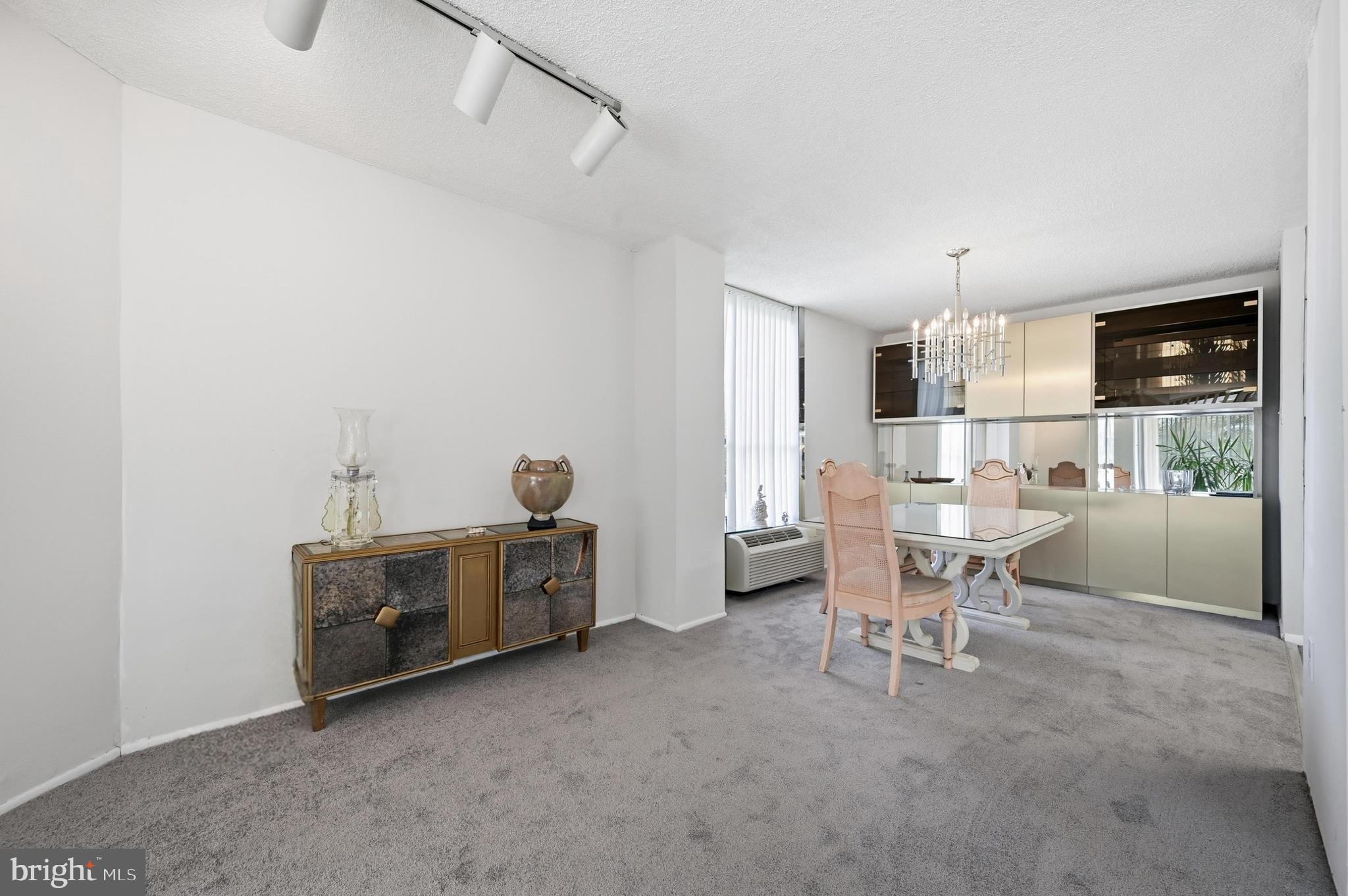 PLYMOUTH HILL - Residential