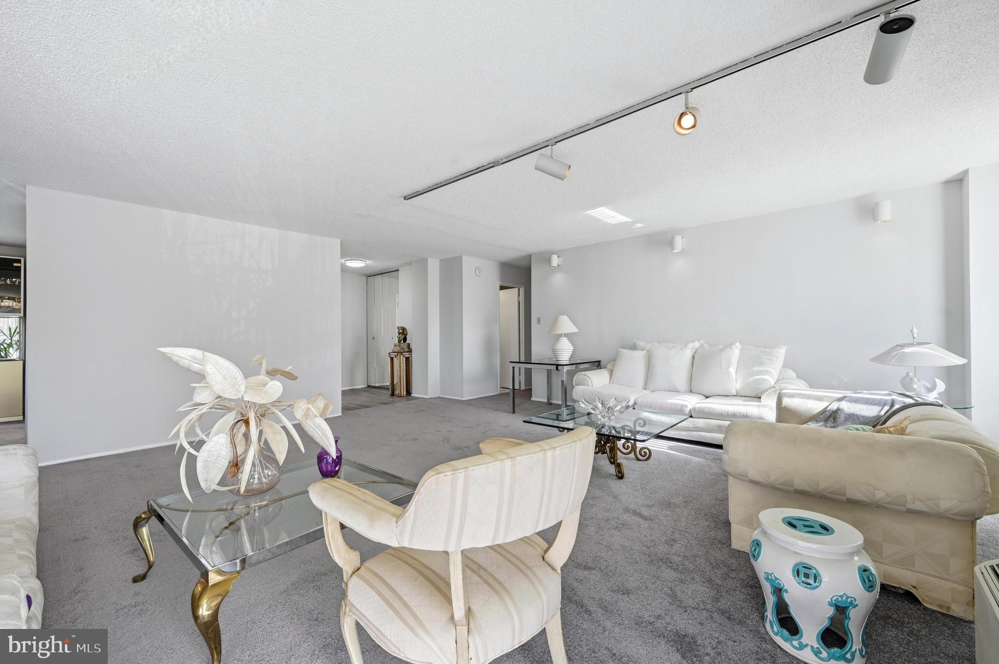 PLYMOUTH HILL - Residential