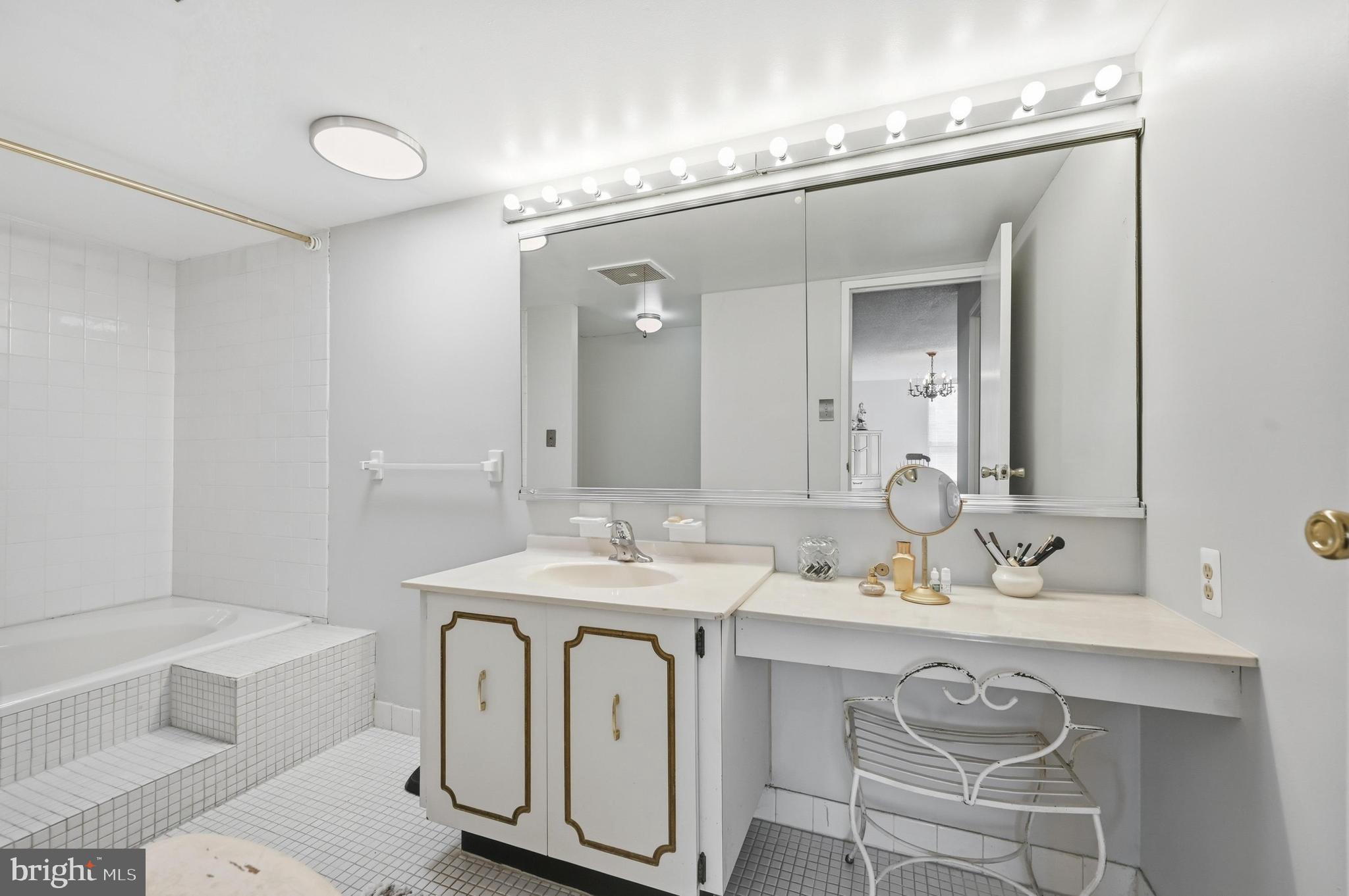 PLYMOUTH HILL - Residential