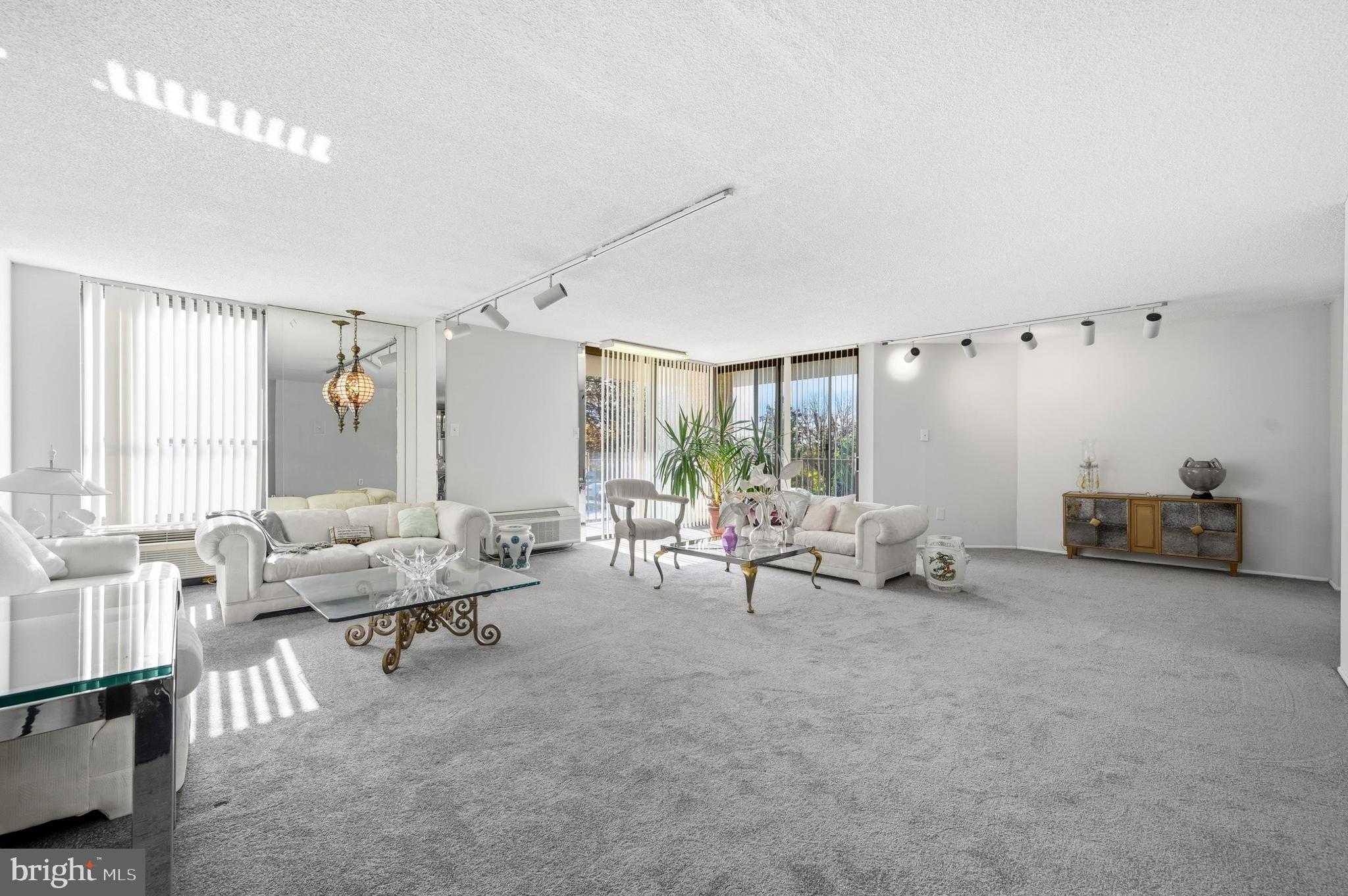 PLYMOUTH HILL - Residential