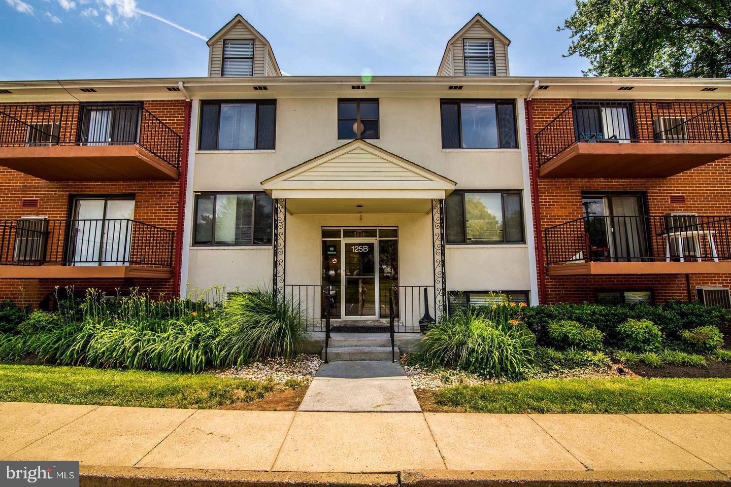 COUNTRY CLUB GREEN - Residential Lease