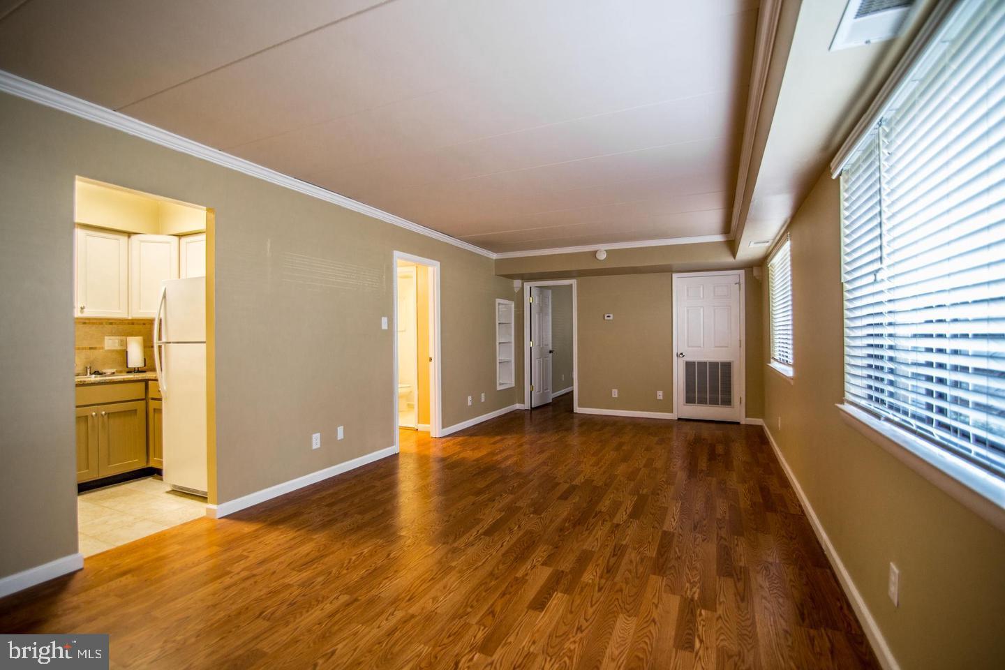 125 CLUBHOUSE DRIVE B SW 3