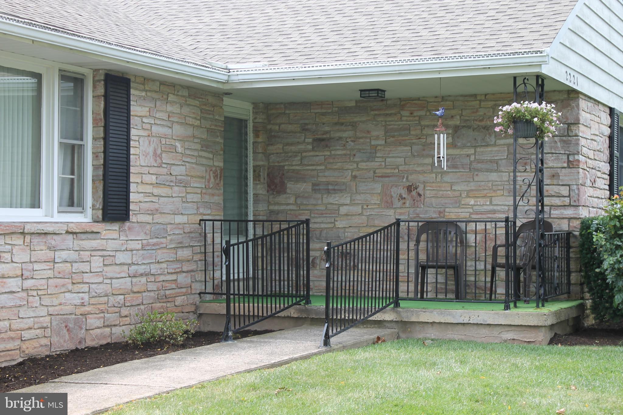 2221 N MAIN/KUMRY ROAD