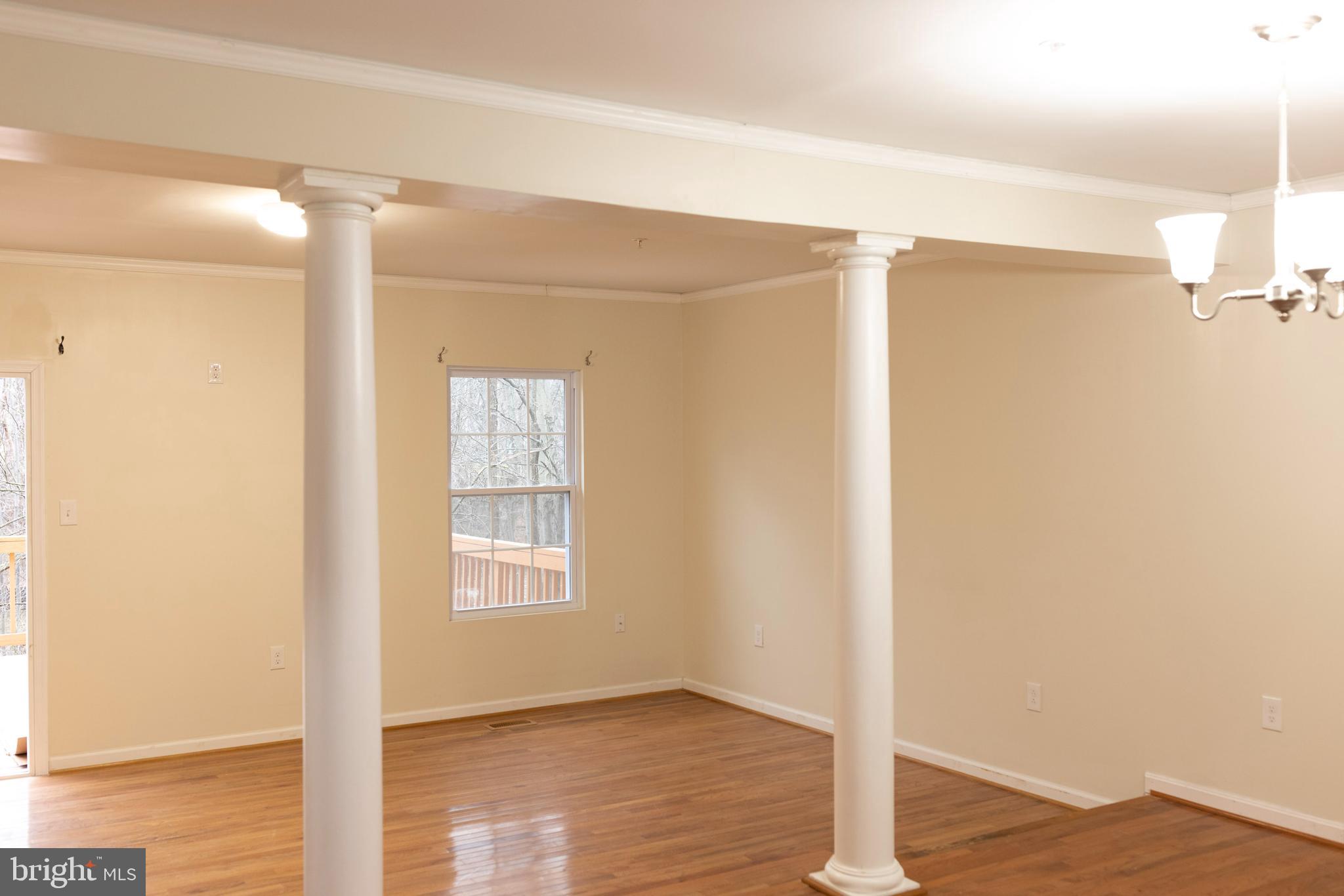 LAKE LARGO - Residential