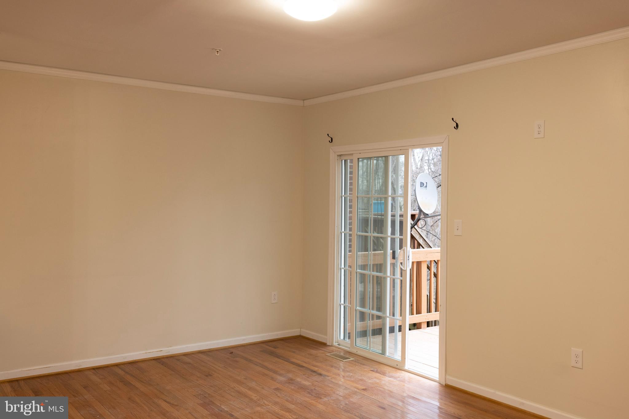 LAKE LARGO - Residential