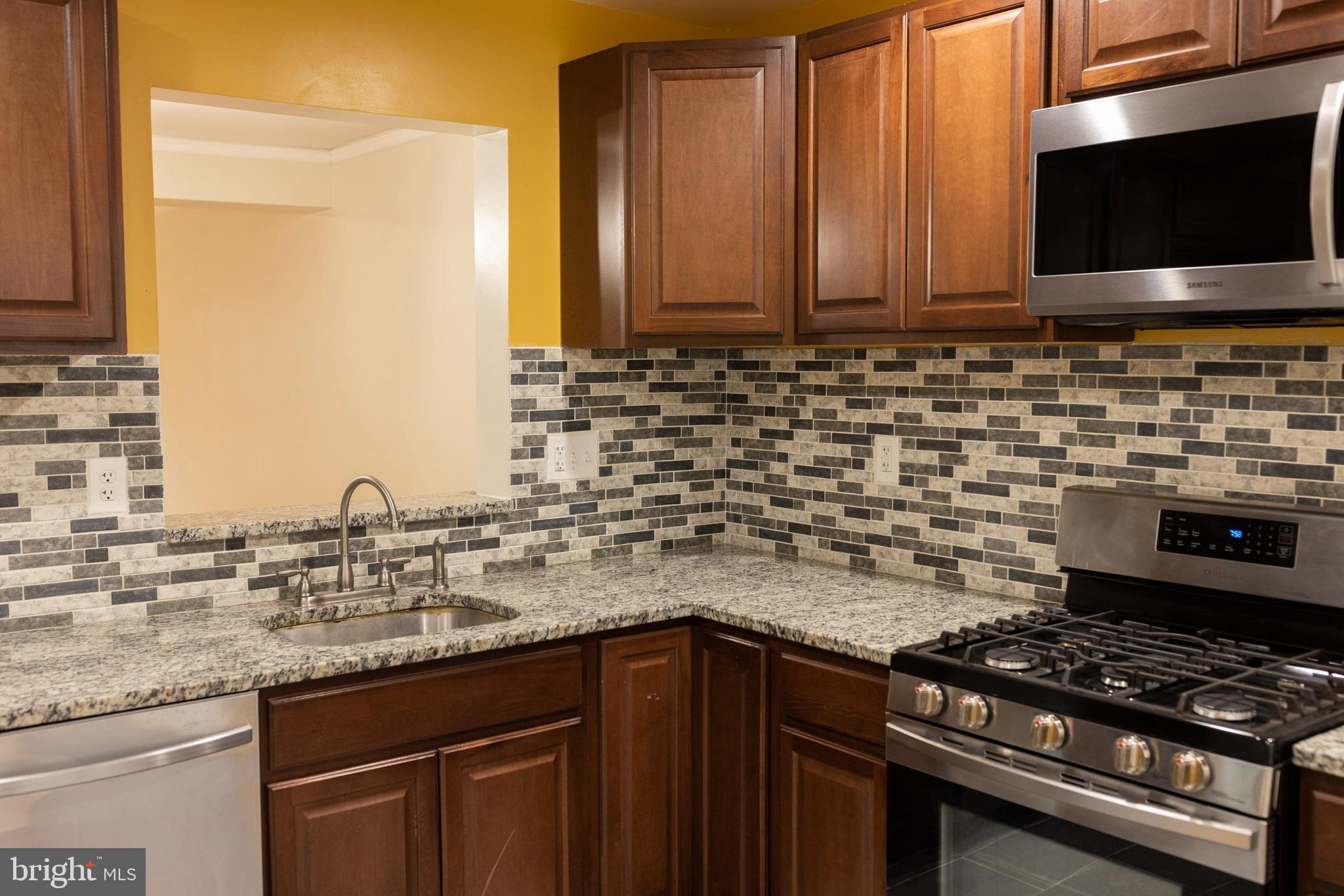 LAKE LARGO - Residential