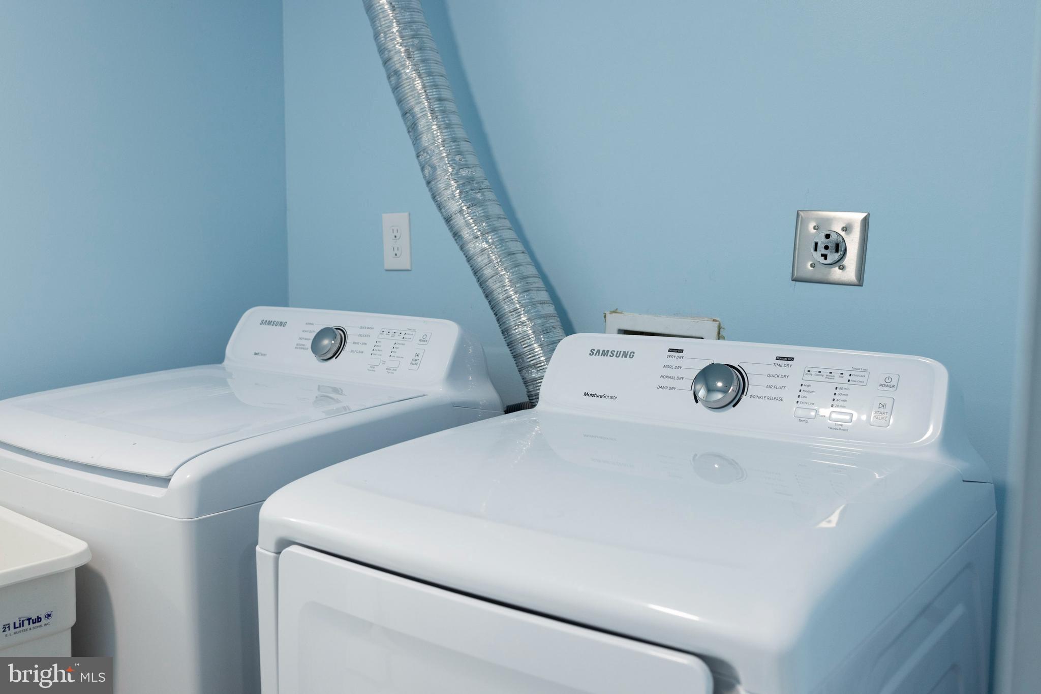 LAKE LARGO - Residential