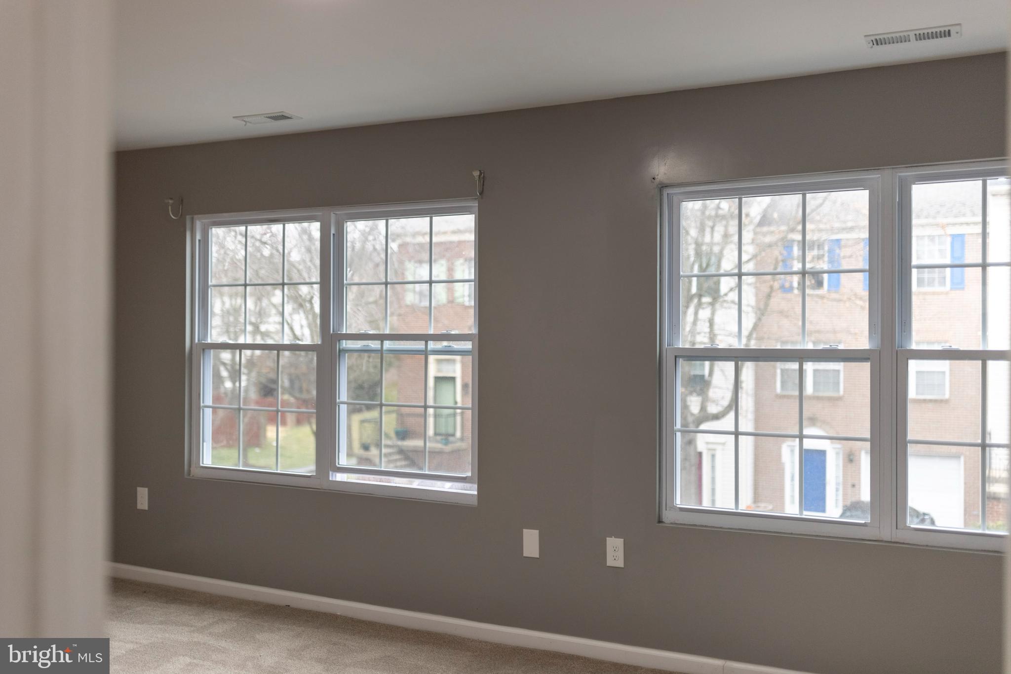 LAKE LARGO - Residential