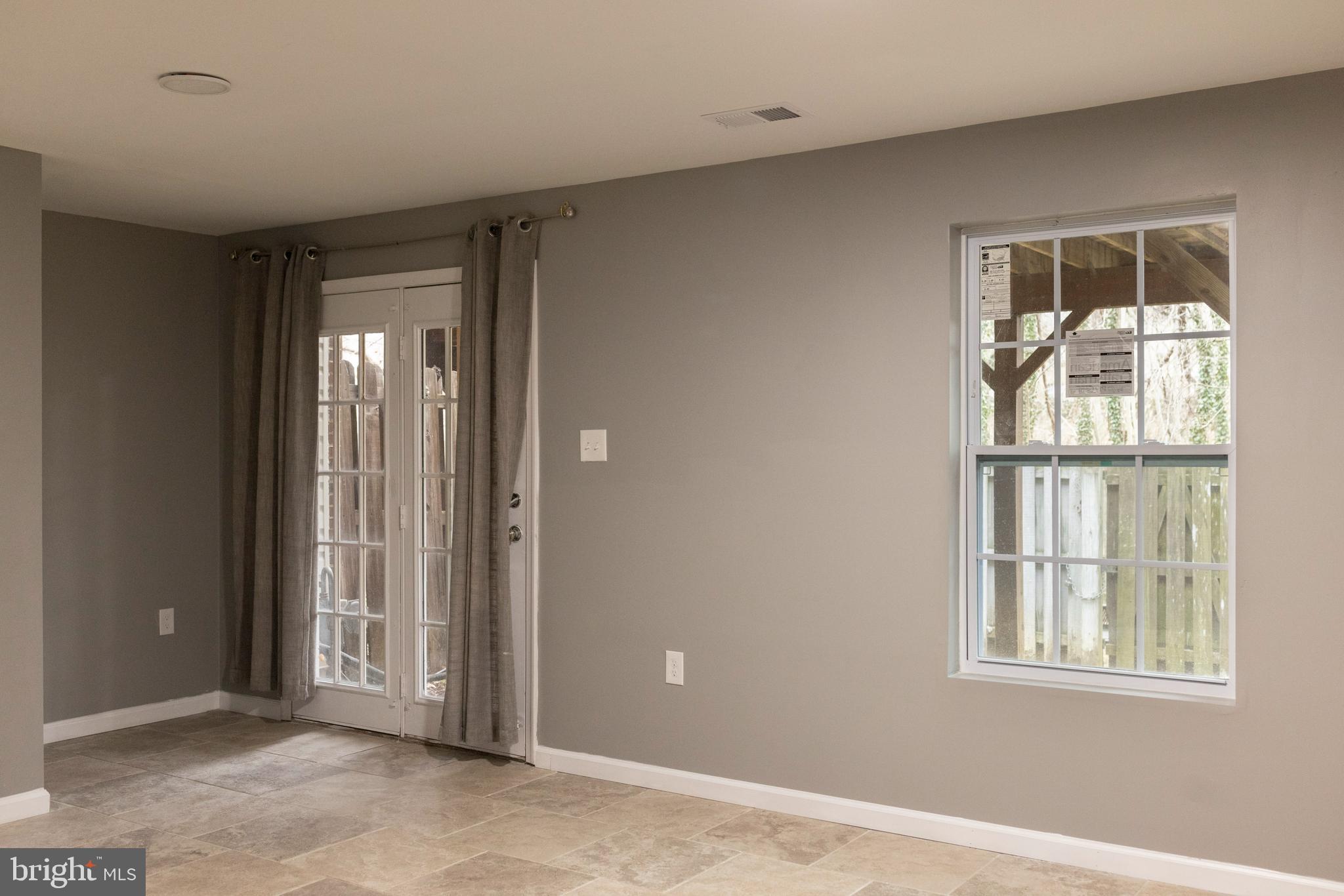 LAKE LARGO - Residential