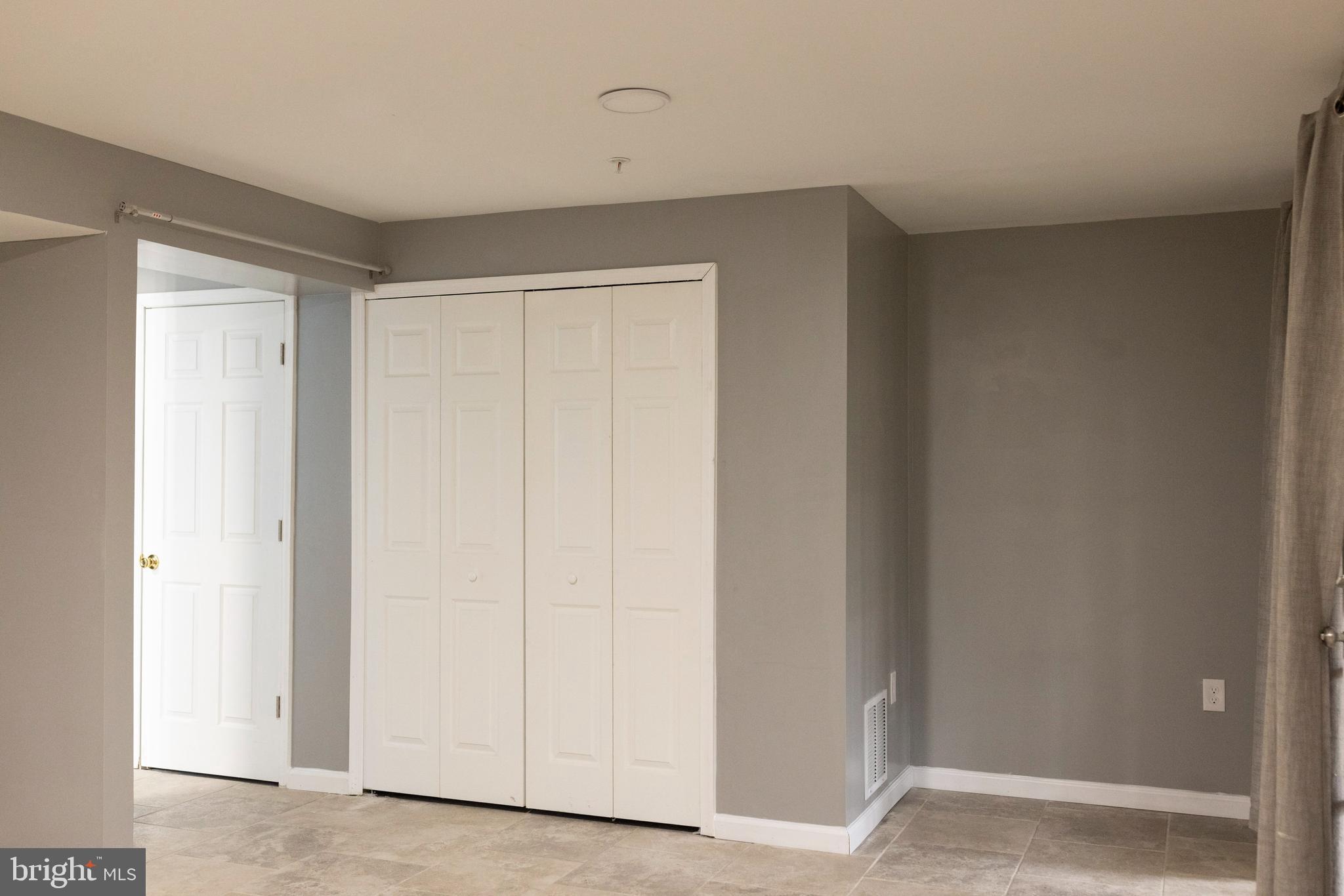 LAKE LARGO - Residential