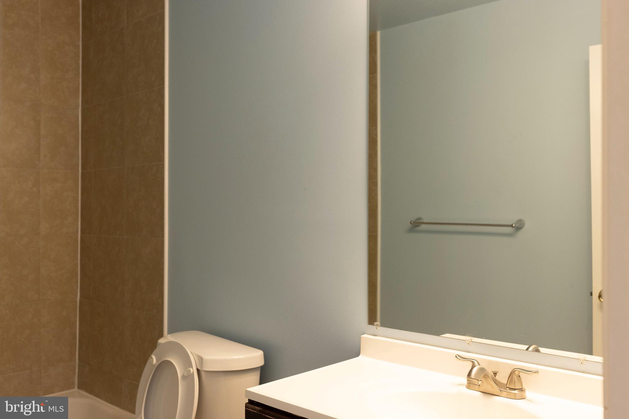 LAKE LARGO - Residential