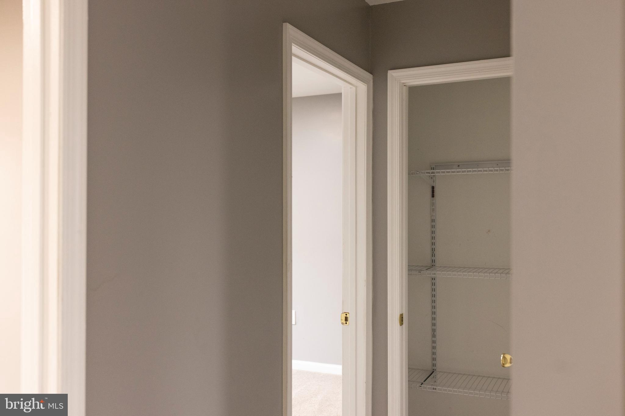 LAKE LARGO - Residential