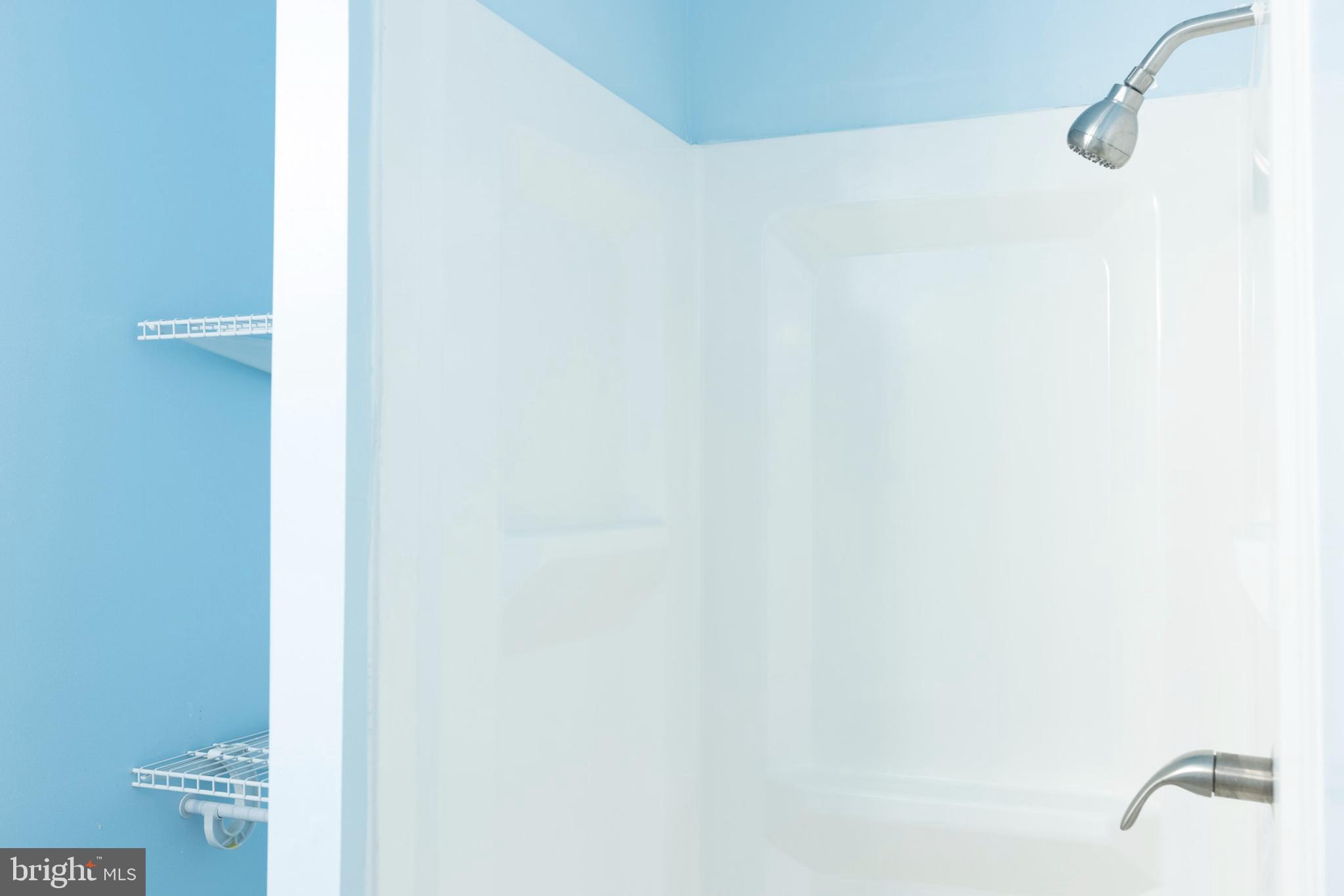 LAKE LARGO - Residential