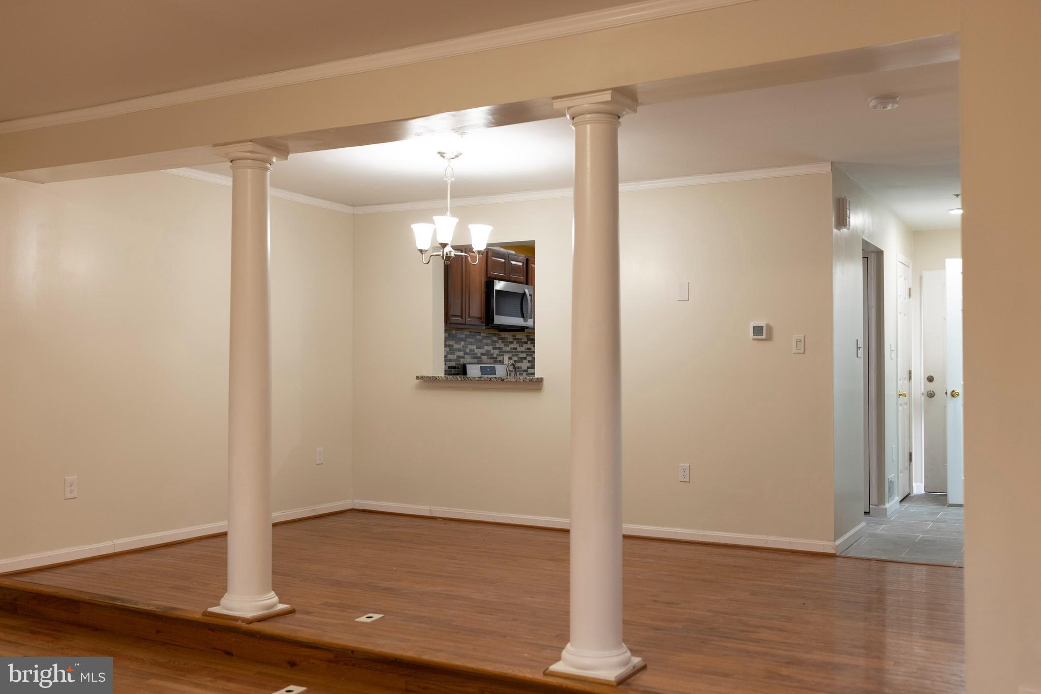 LAKE LARGO - Residential