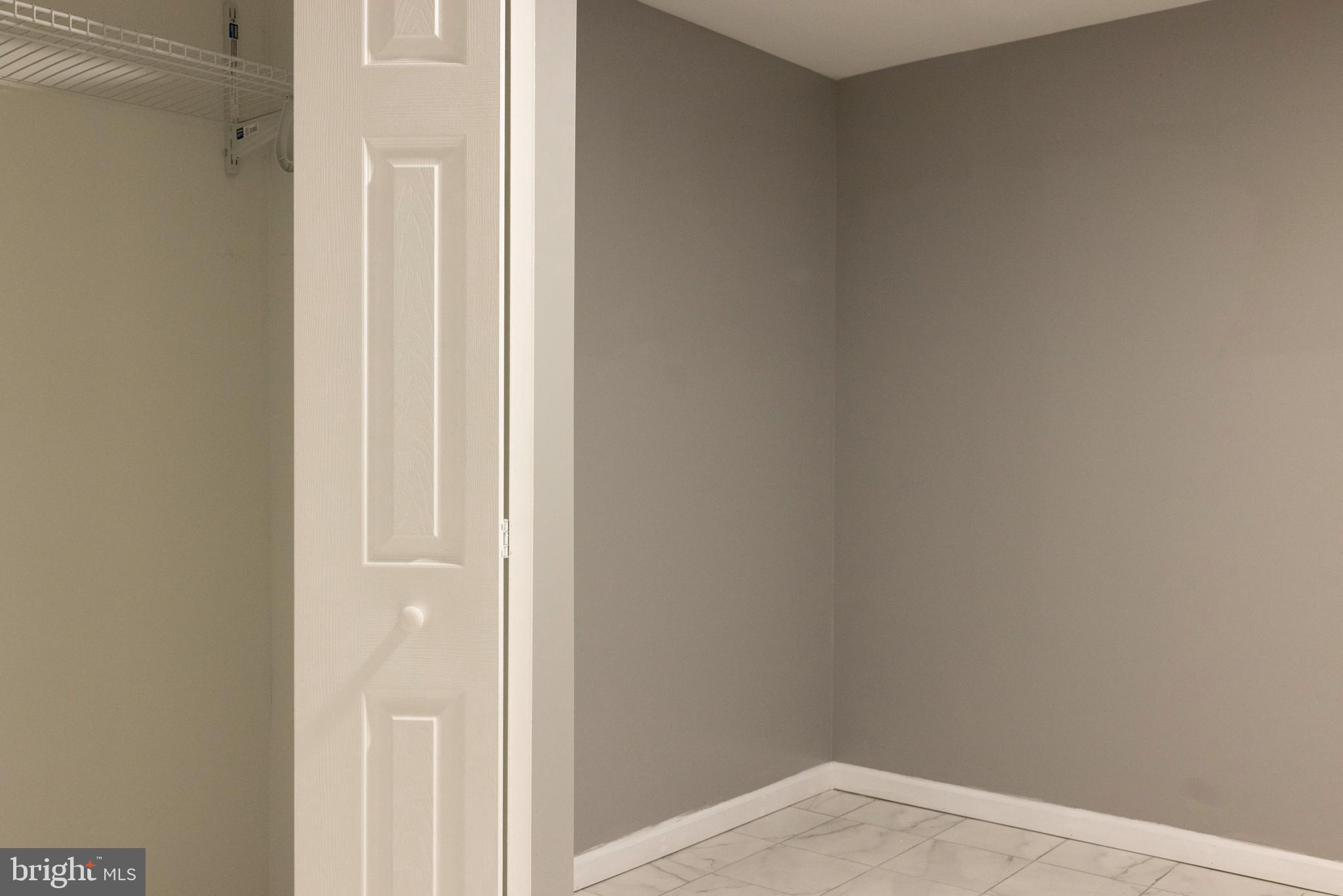 LAKE LARGO - Residential