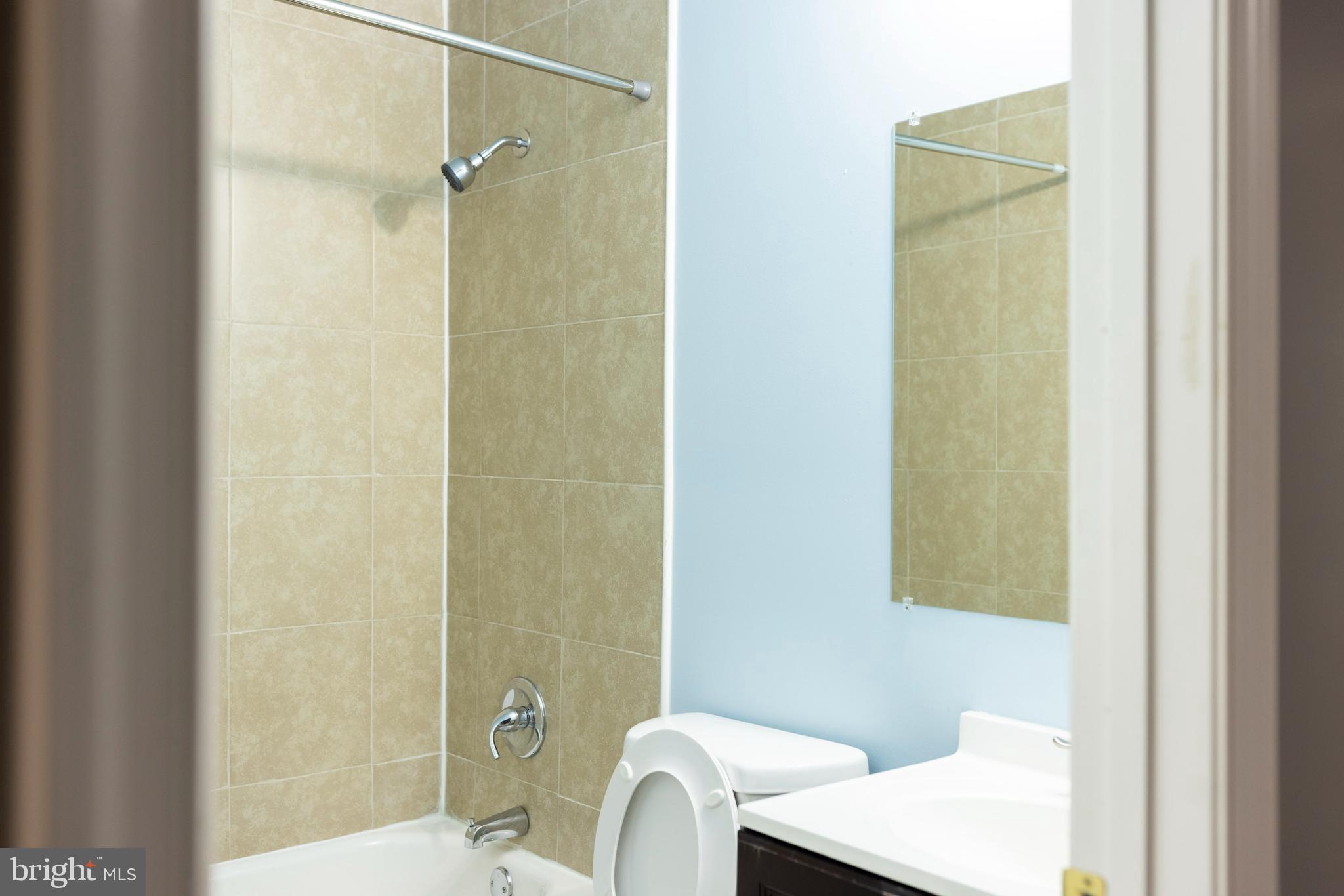 LAKE LARGO - Residential