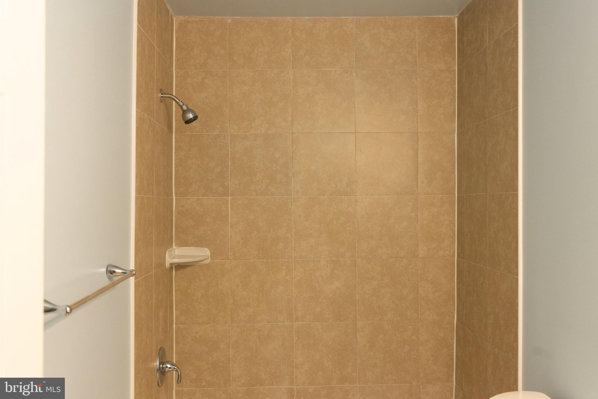 LAKE LARGO - Residential