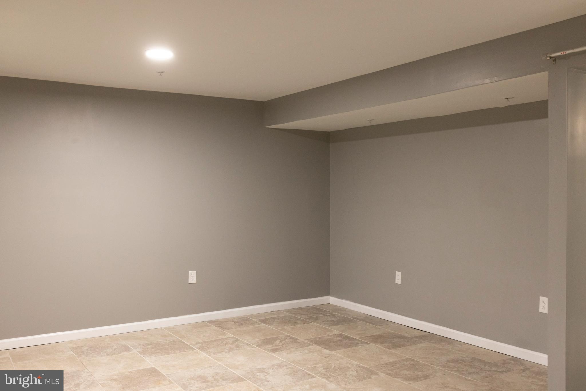 LAKE LARGO - Residential