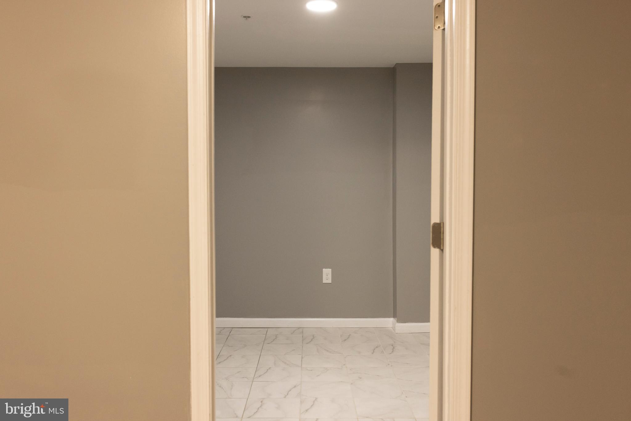 LAKE LARGO - Residential