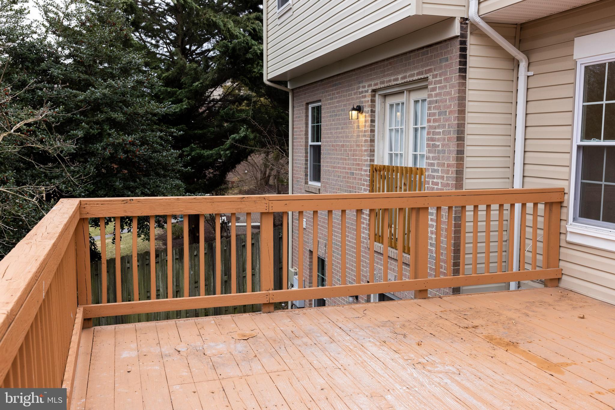 LAKE LARGO - Residential