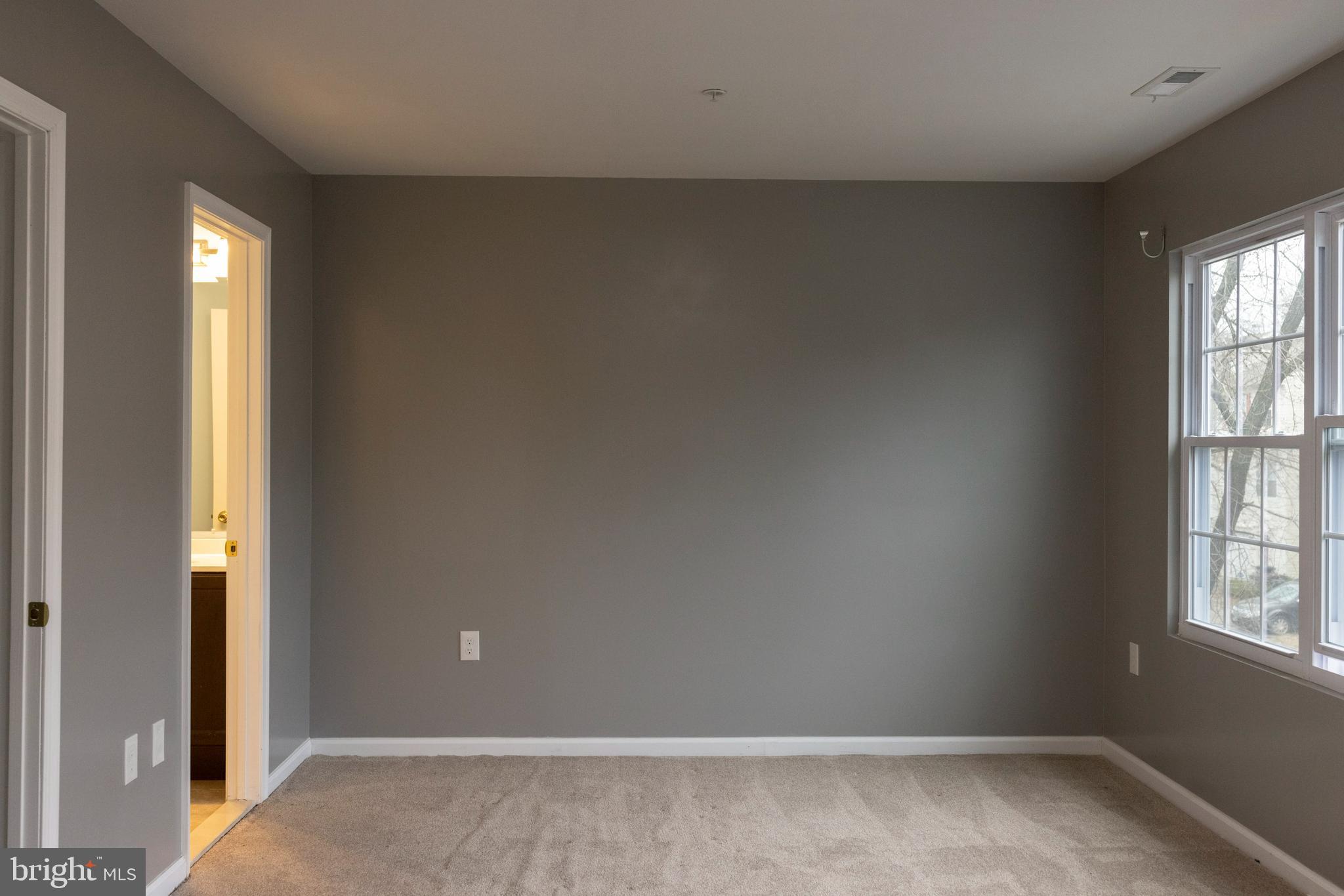 LAKE LARGO - Residential