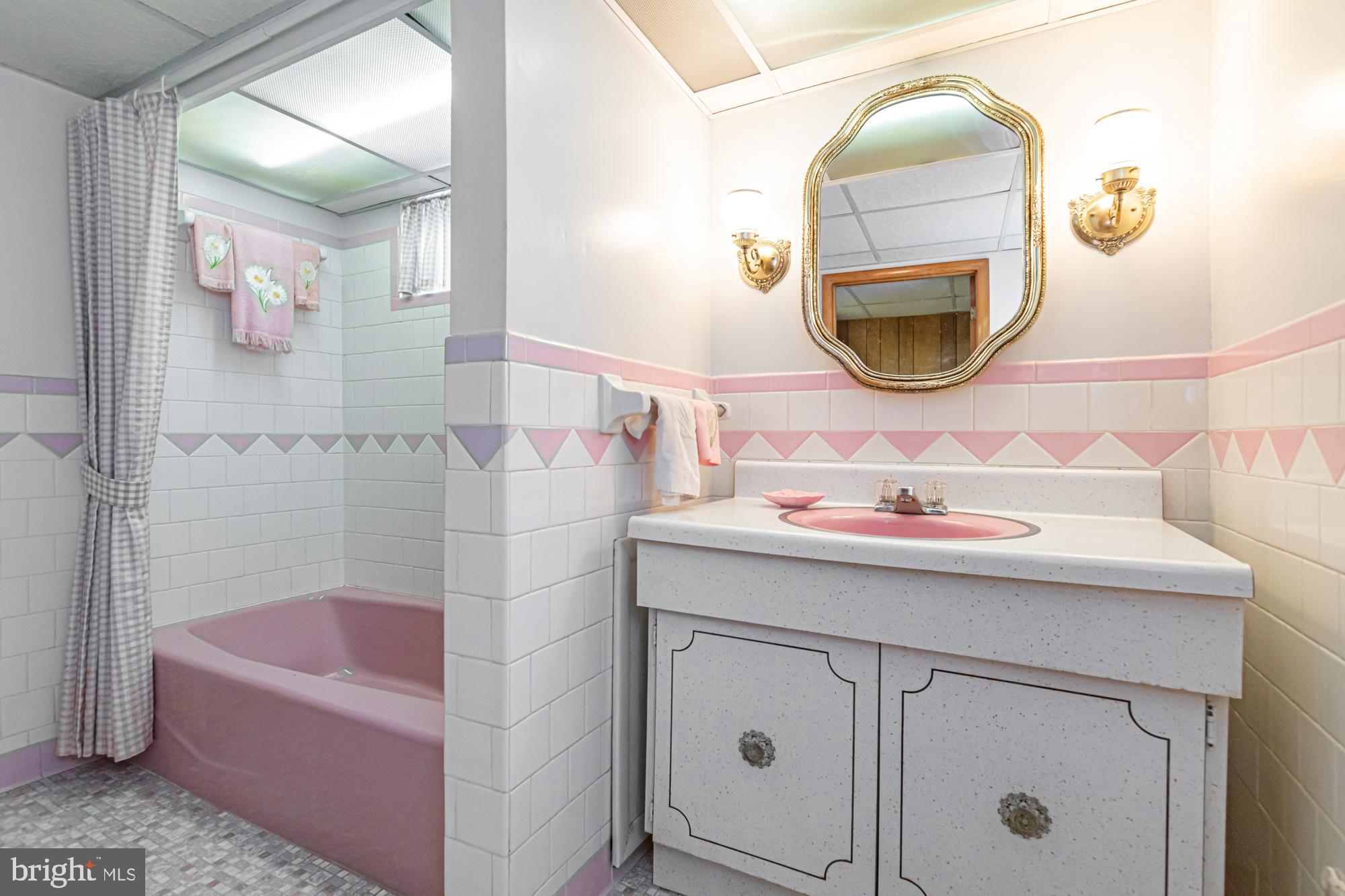 WOODWARD SQUARE - Residential