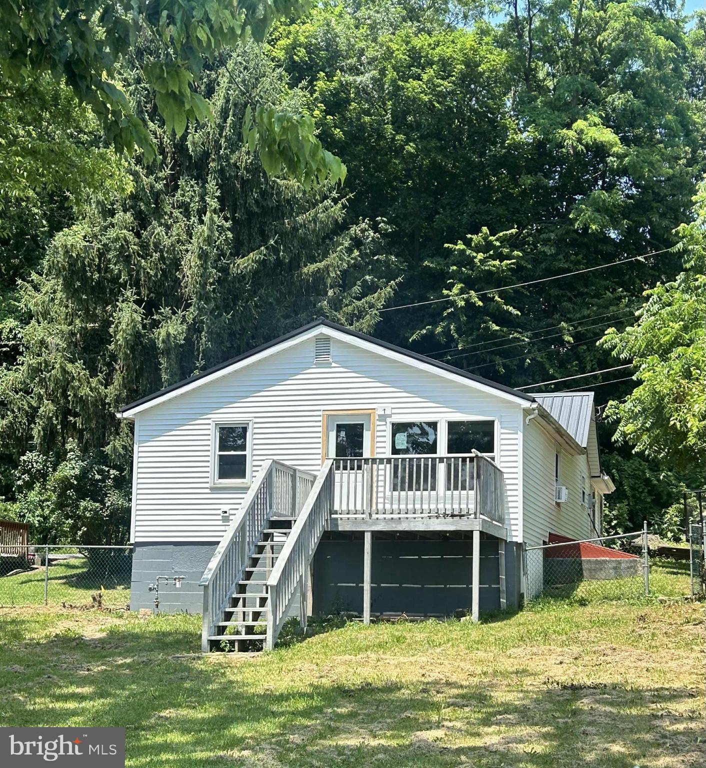 Stunning Remodeled Ranch in Lewistown!
This beautiful 3-bedroom, 2-bath home has been updated inside and out. Enjoy the peace of mind with a new roof, modern kitchen with granite countertops, updated bathrooms, new flooring, fresh drywall, new water heater, windows and upgraded plumbing throughout and main floor laundry. This home is move-in ready and waiting for you!