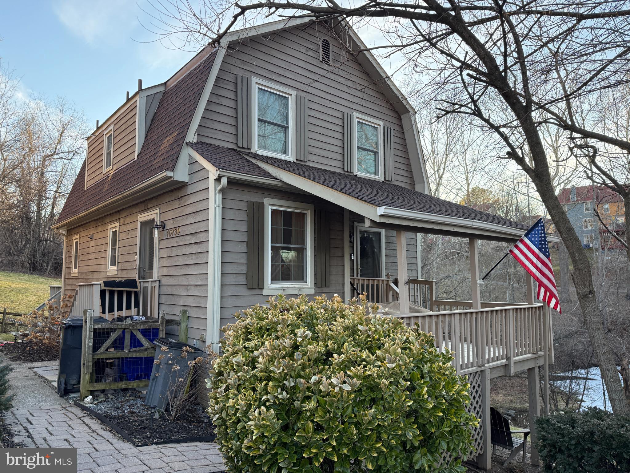 10739 LAKE POINT COURT