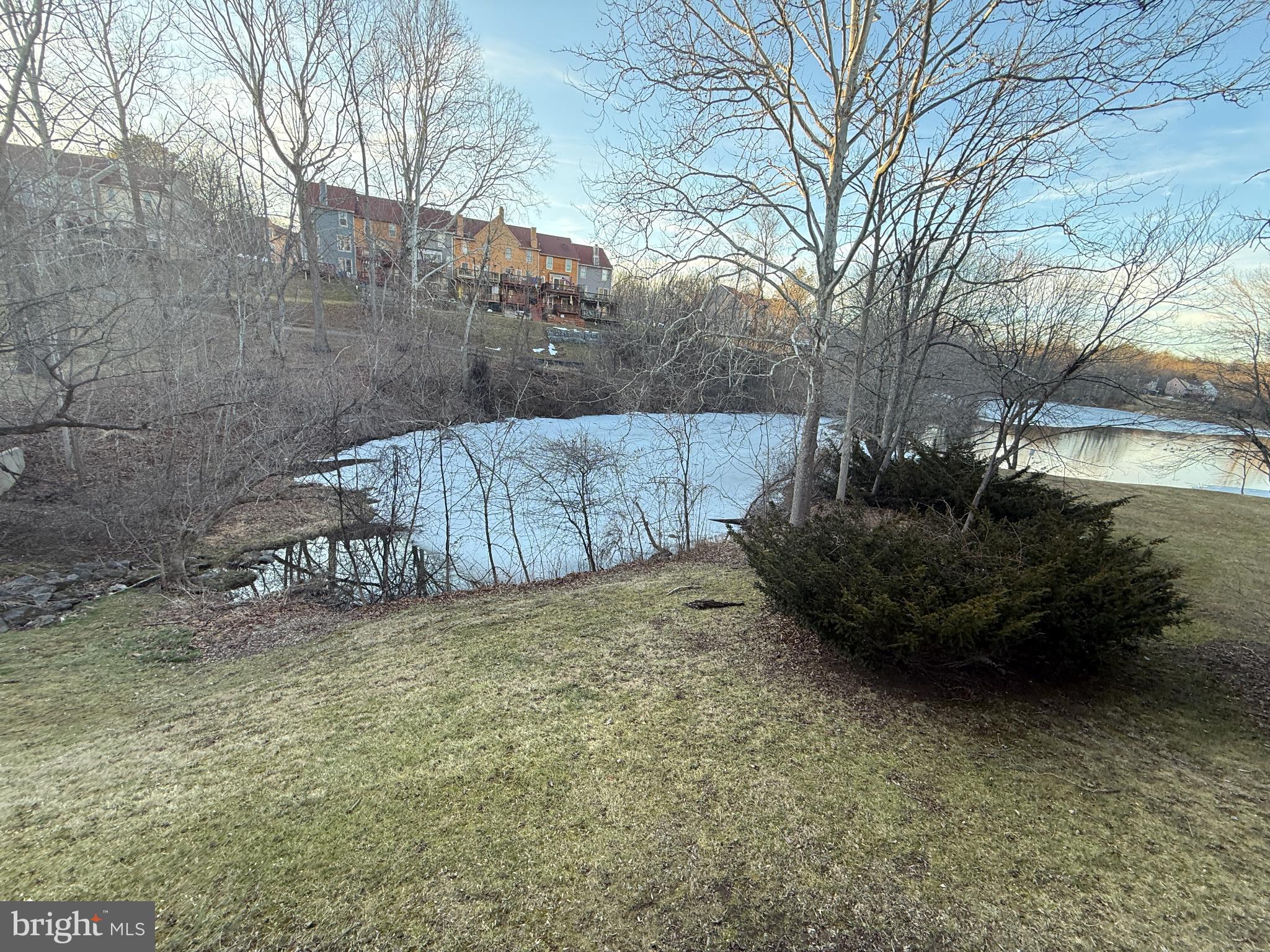 10739 LAKE POINT COURT