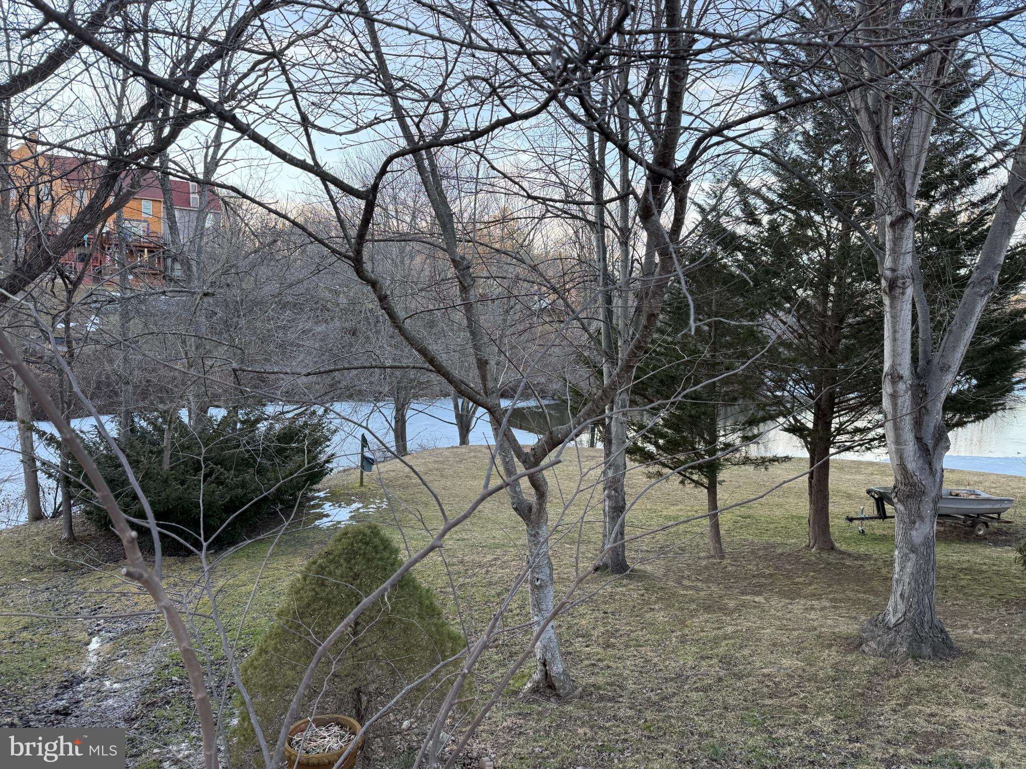 10739 LAKE POINT COURT